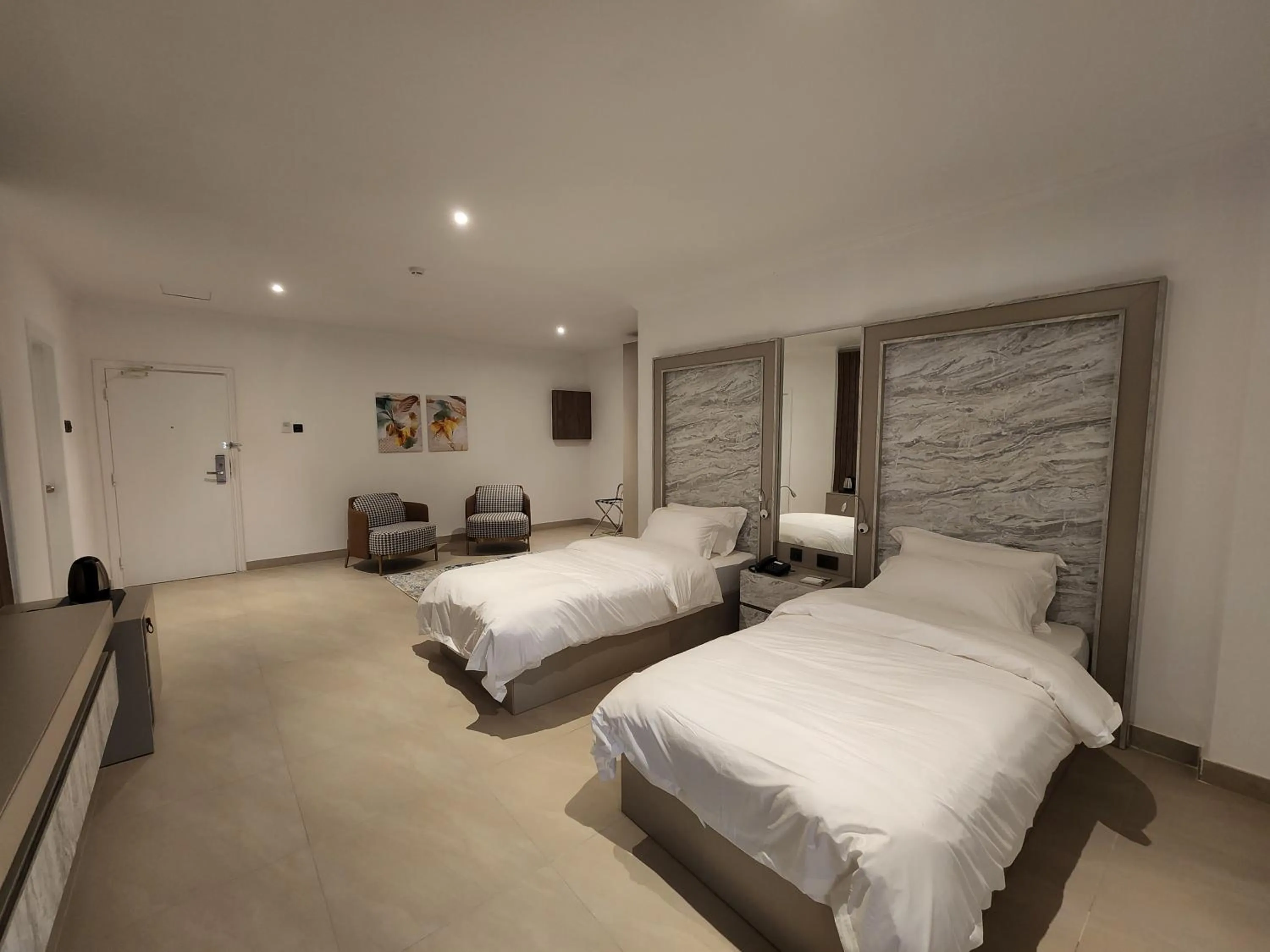 Photo of the whole room, Bed in Imperial Suites Hotel