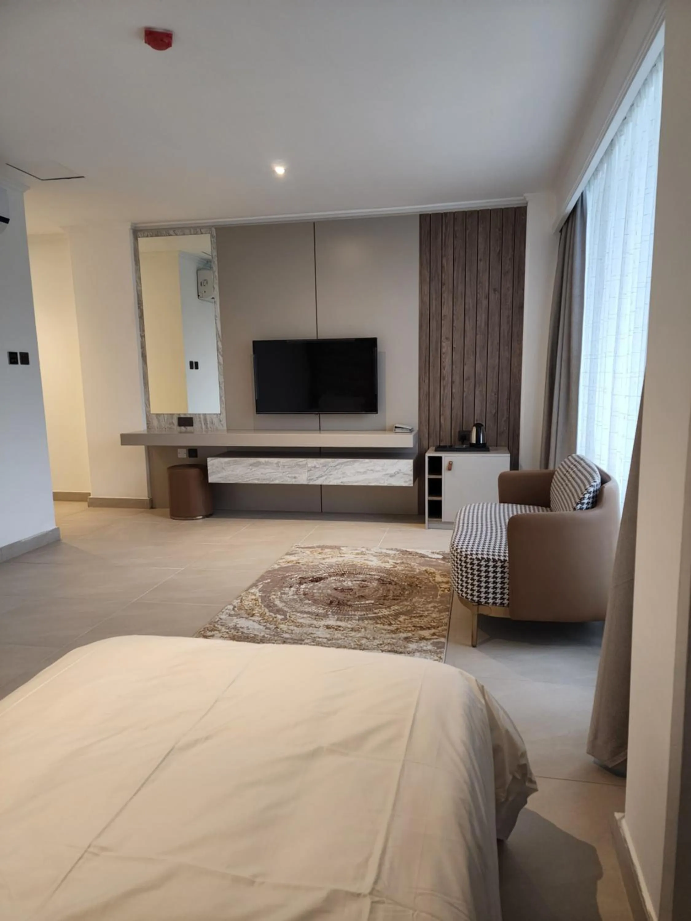 TV and multimedia, Bed in Imperial Suites Hotel