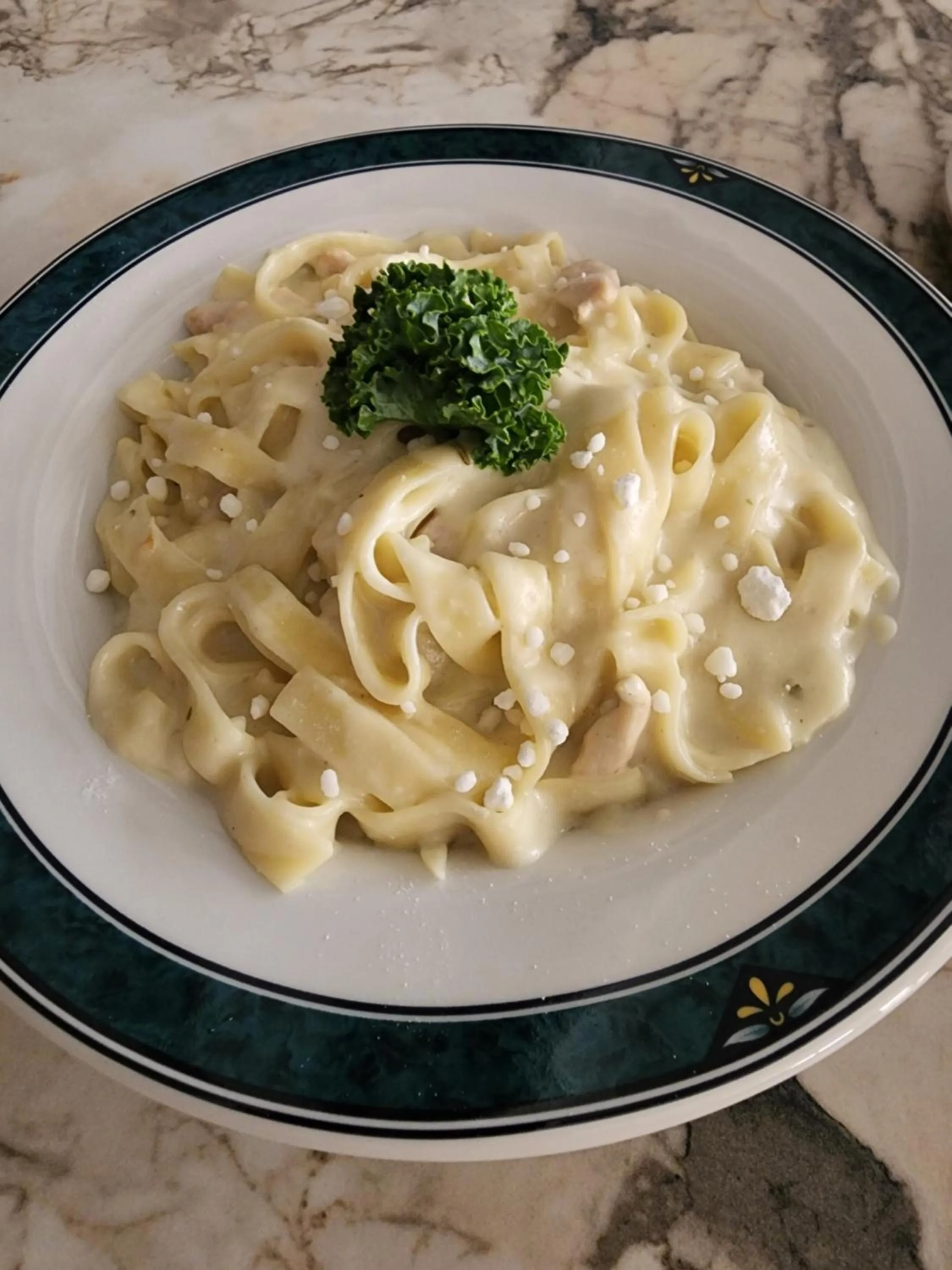 Restaurant/places to eat in Imperial Suites Hotel