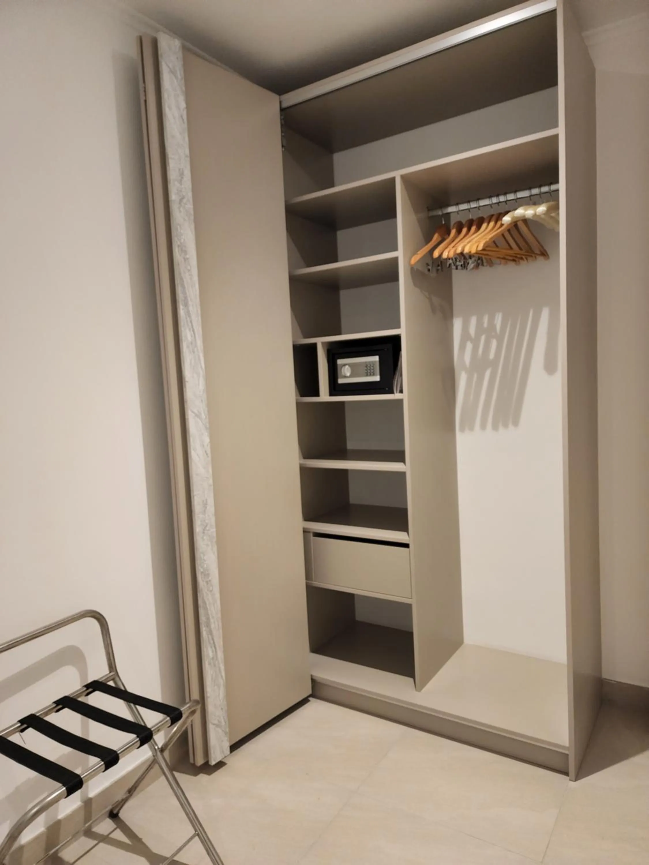 Imperial Suites Hotel