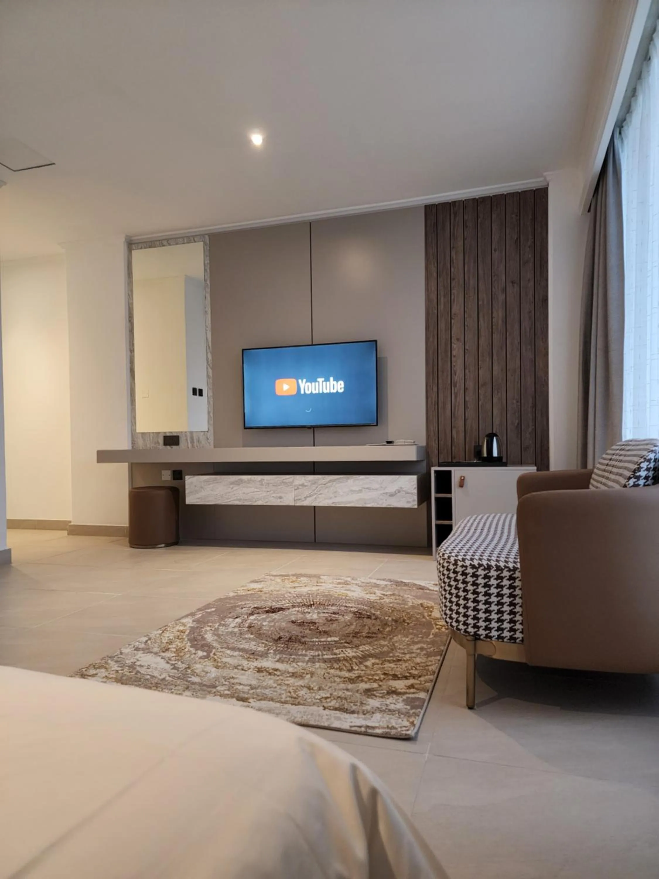 TV and multimedia, Bed in Imperial Suites Hotel