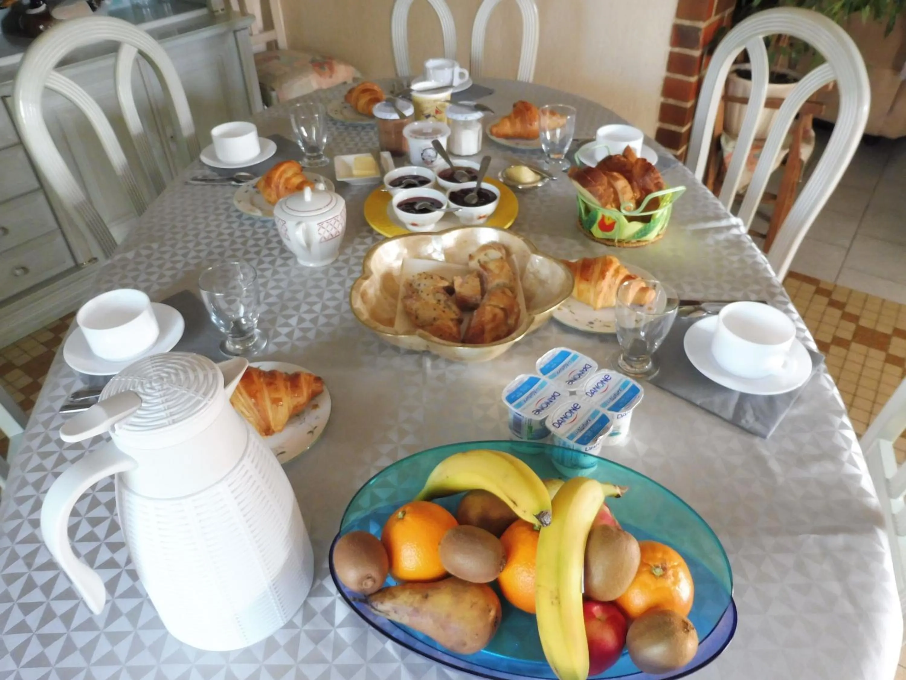 Continental breakfast in les raseries