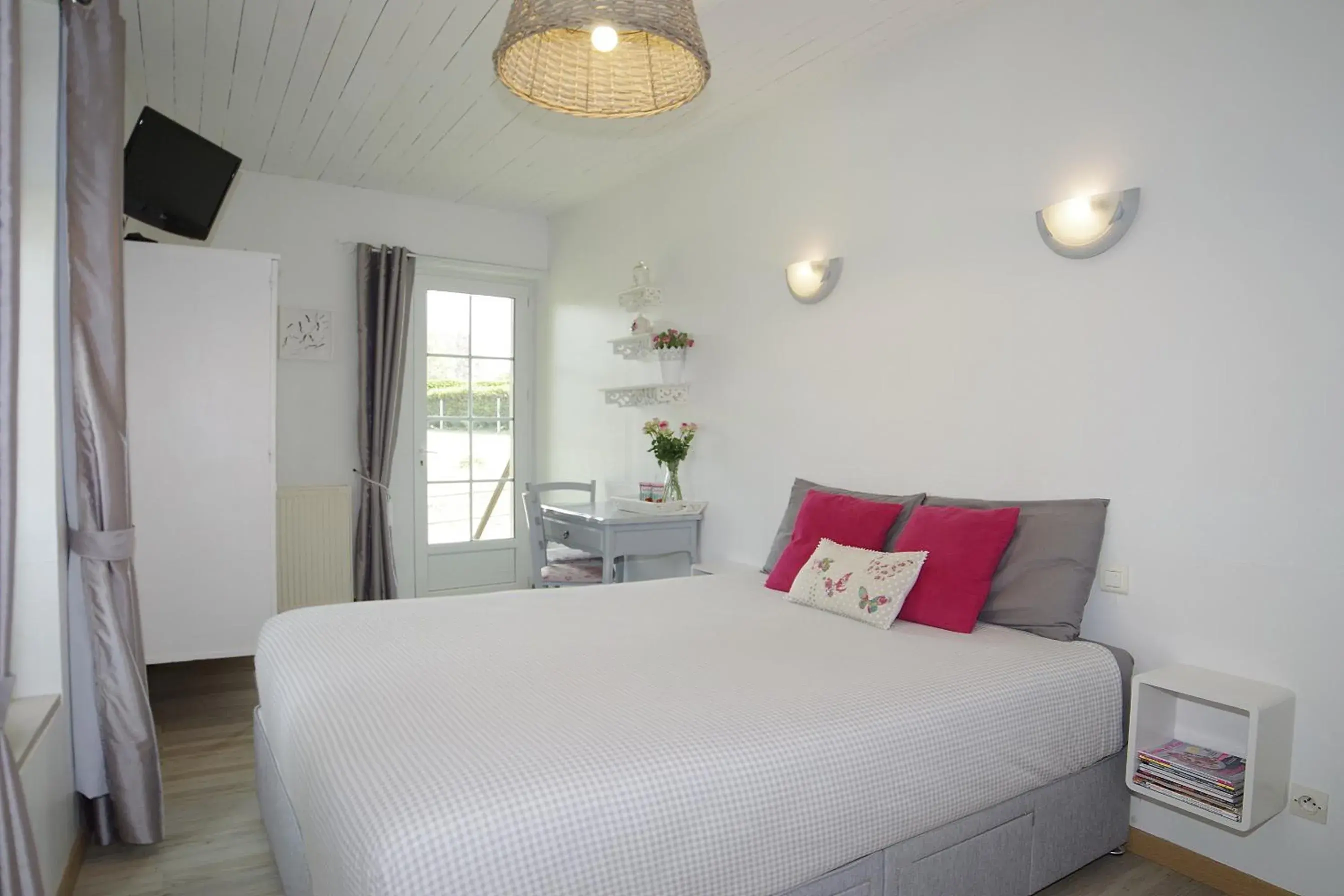 Large Double Room in Les 4 saisons Large Double Room in Les 4 saisons