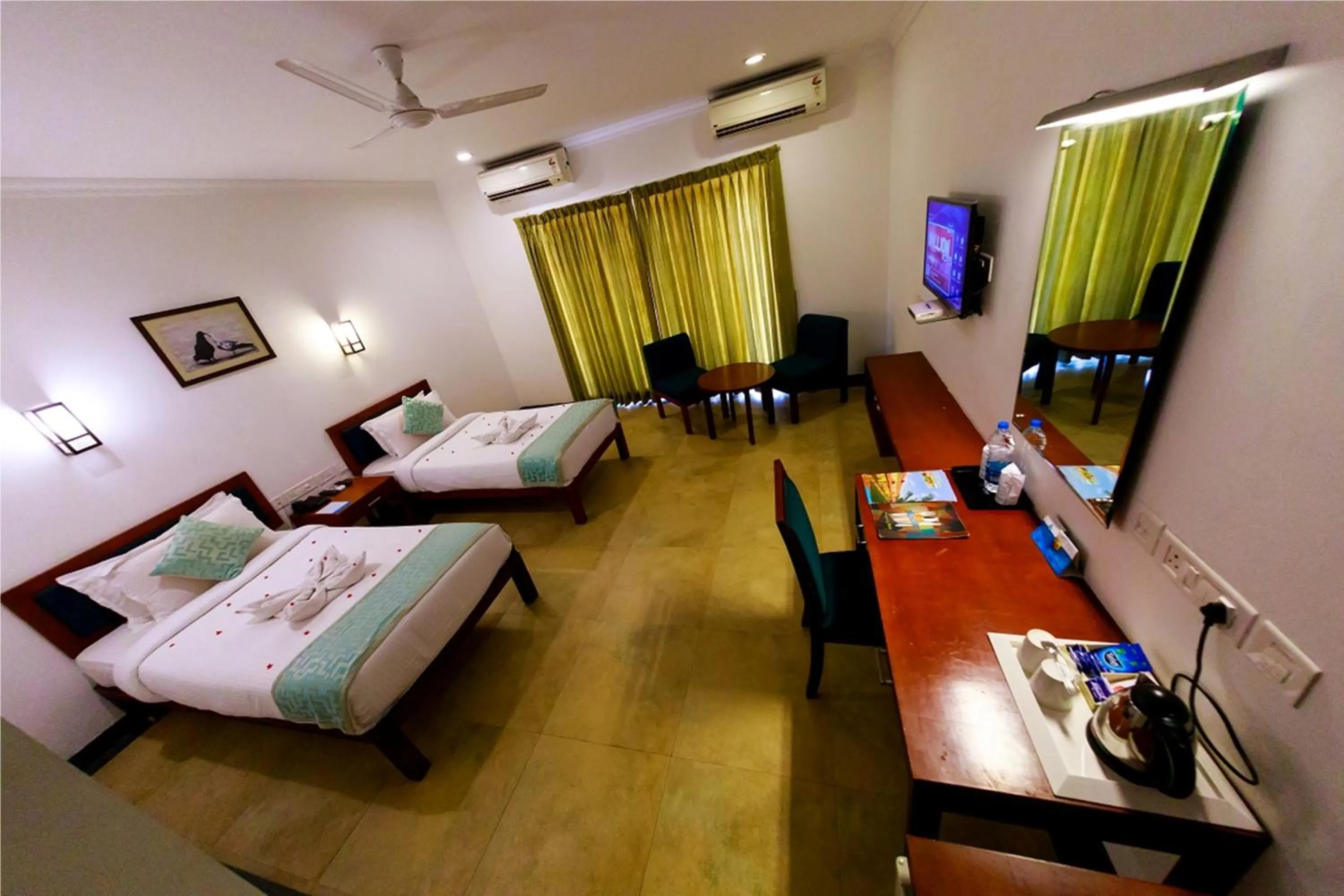 Photo of the whole room, Bed in Green Fields Kumarakom