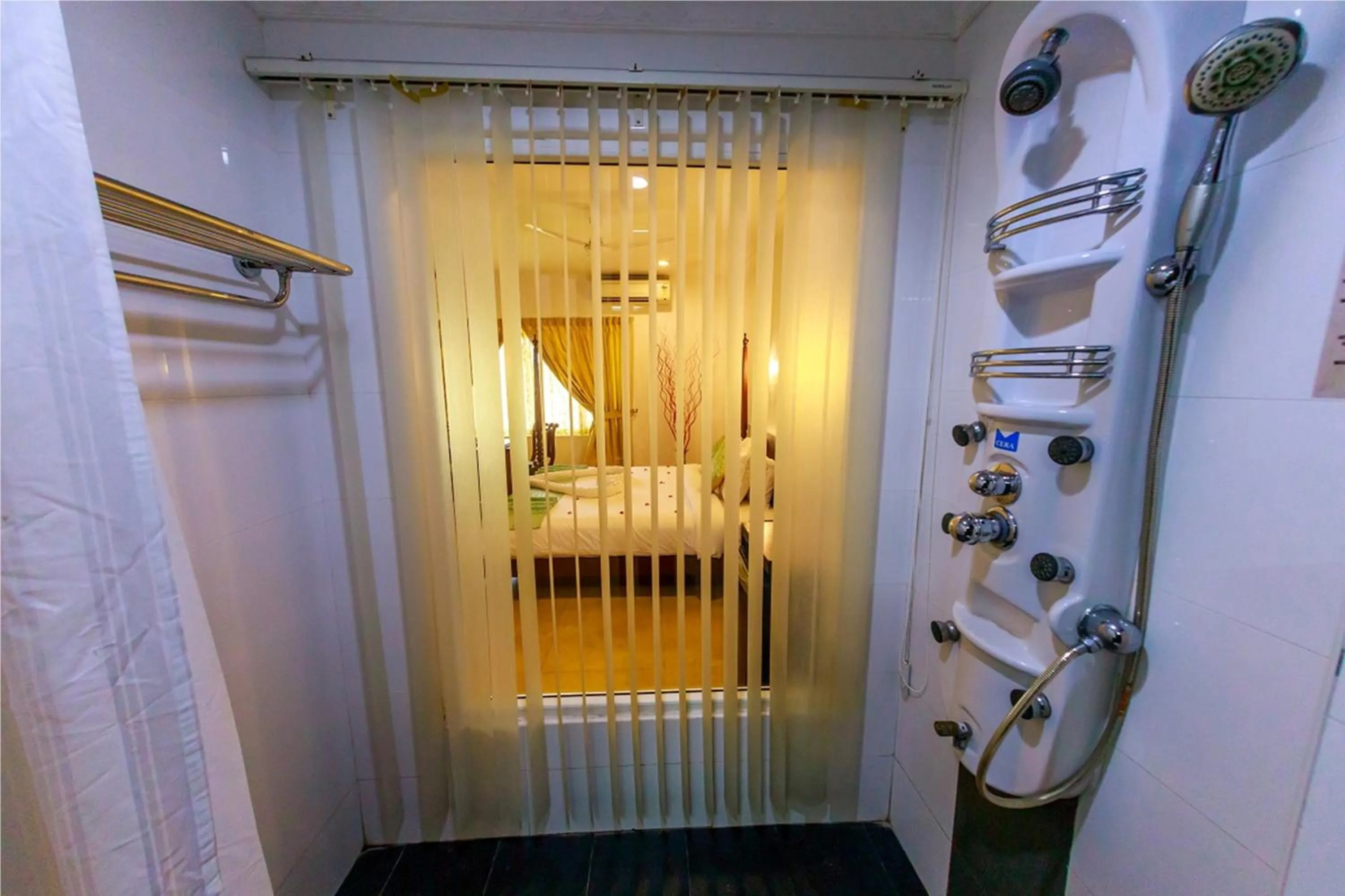 Shower in Green Fields Kumarakom