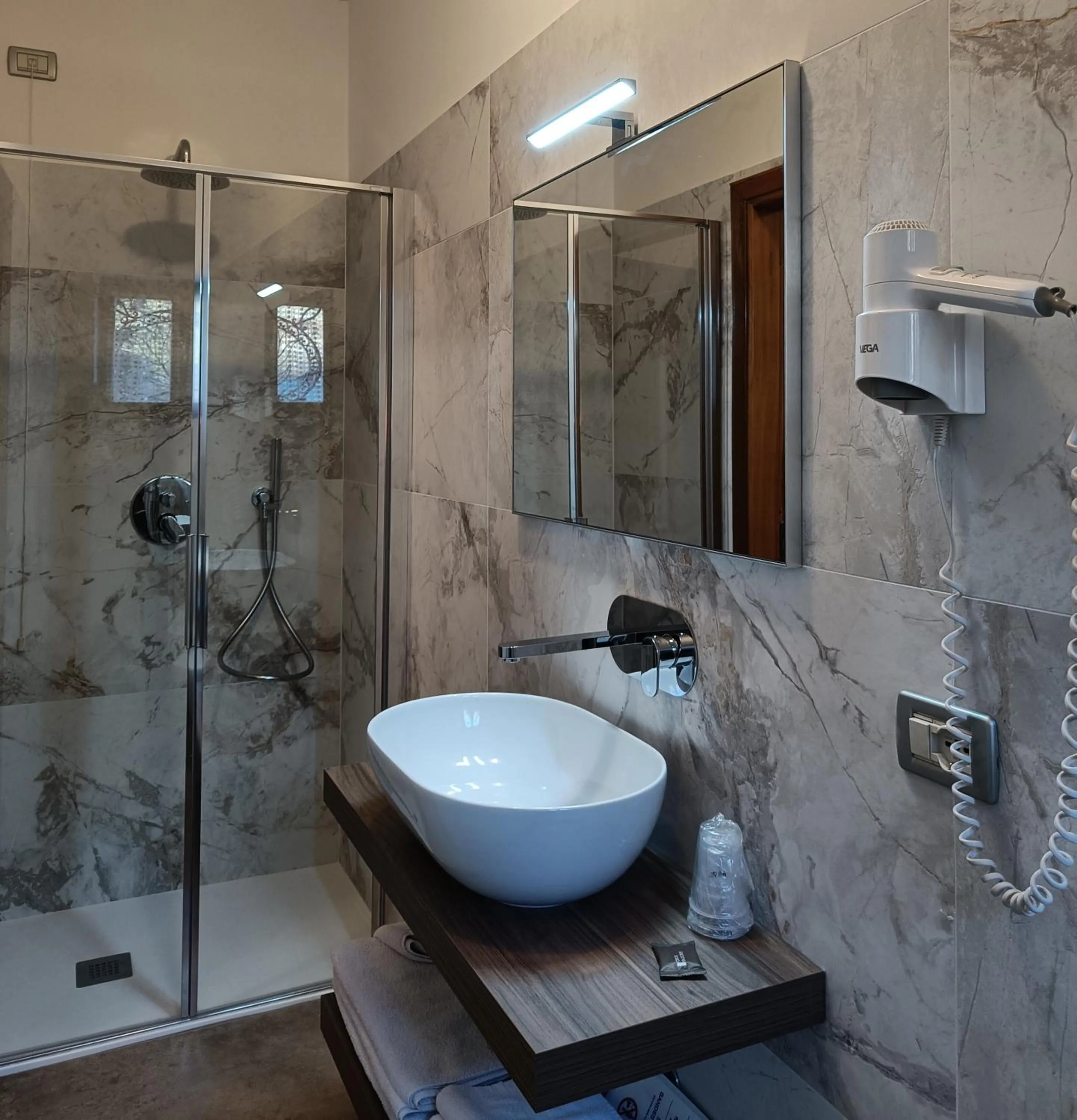 Shower in Albergo Ristorante Scanapà