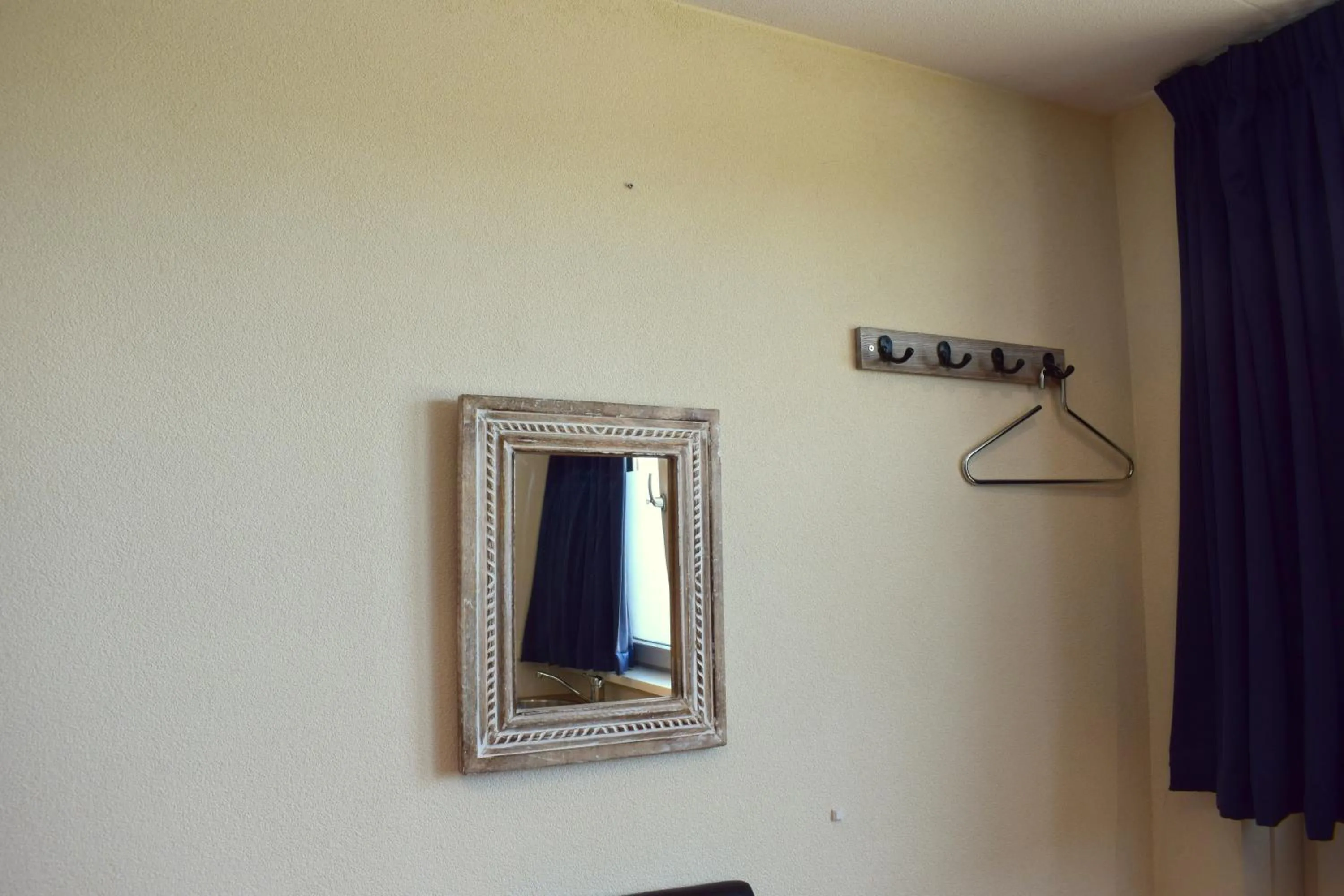 wardrobe in Logies21 Texel