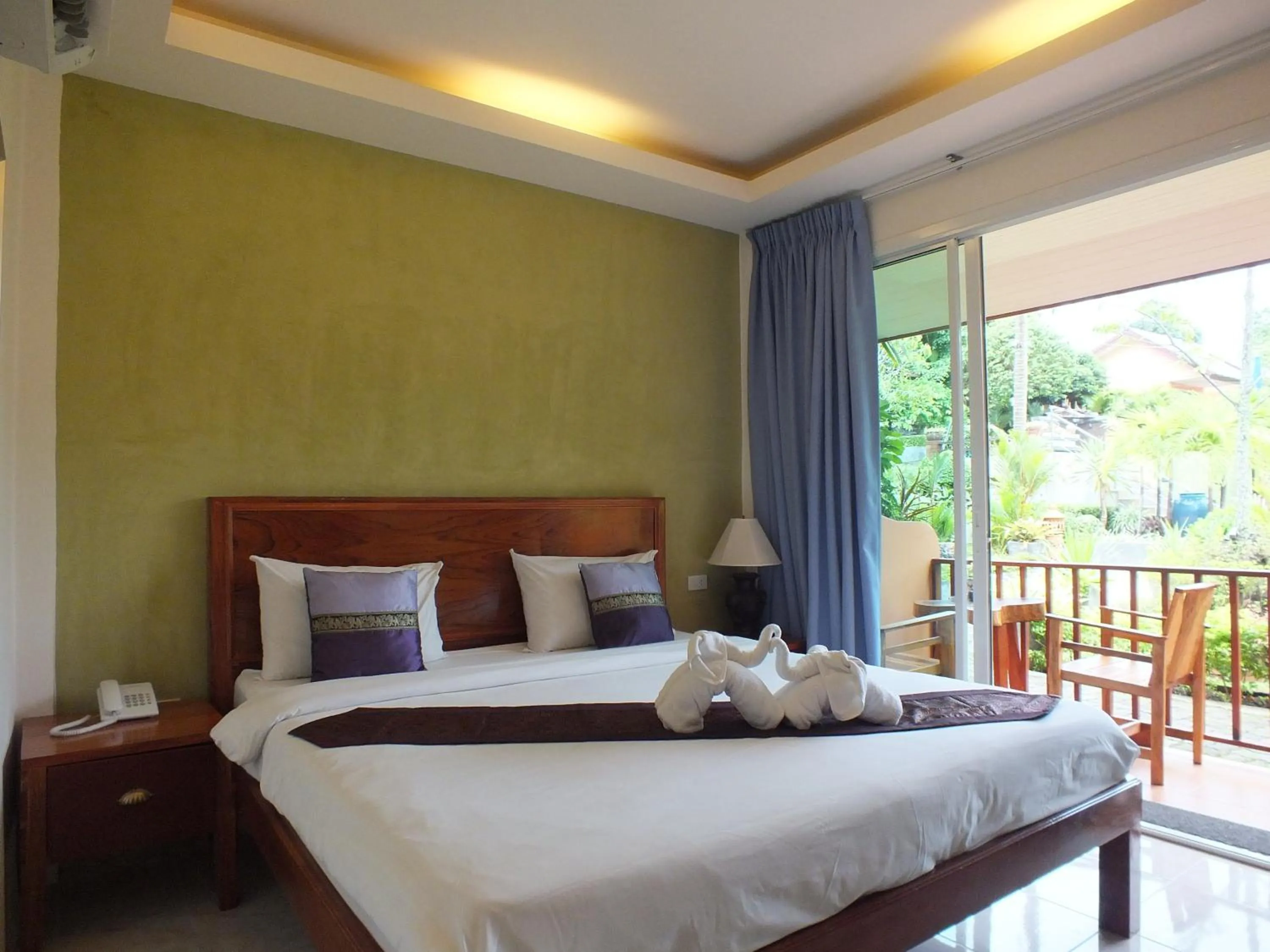 Photo of the whole room, Bed in Baan Vanida Garden Resort