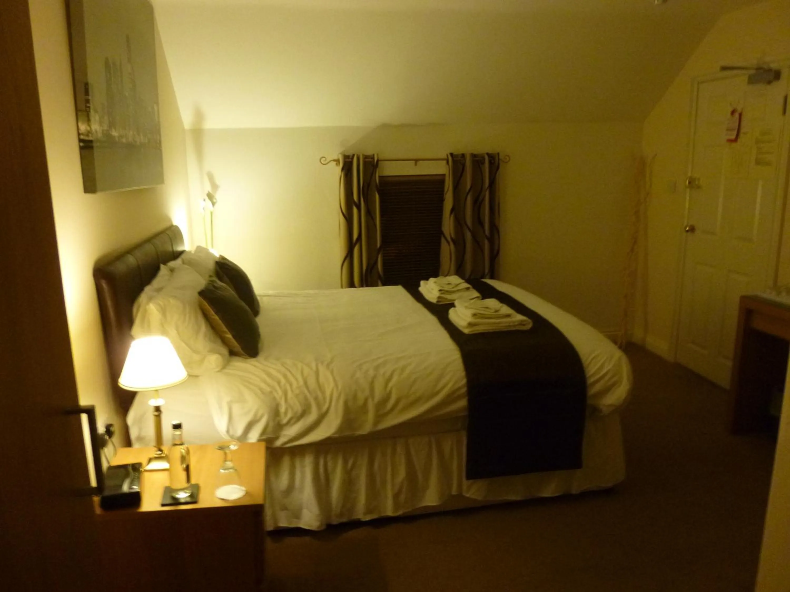 Bedroom, Bed in The Manian