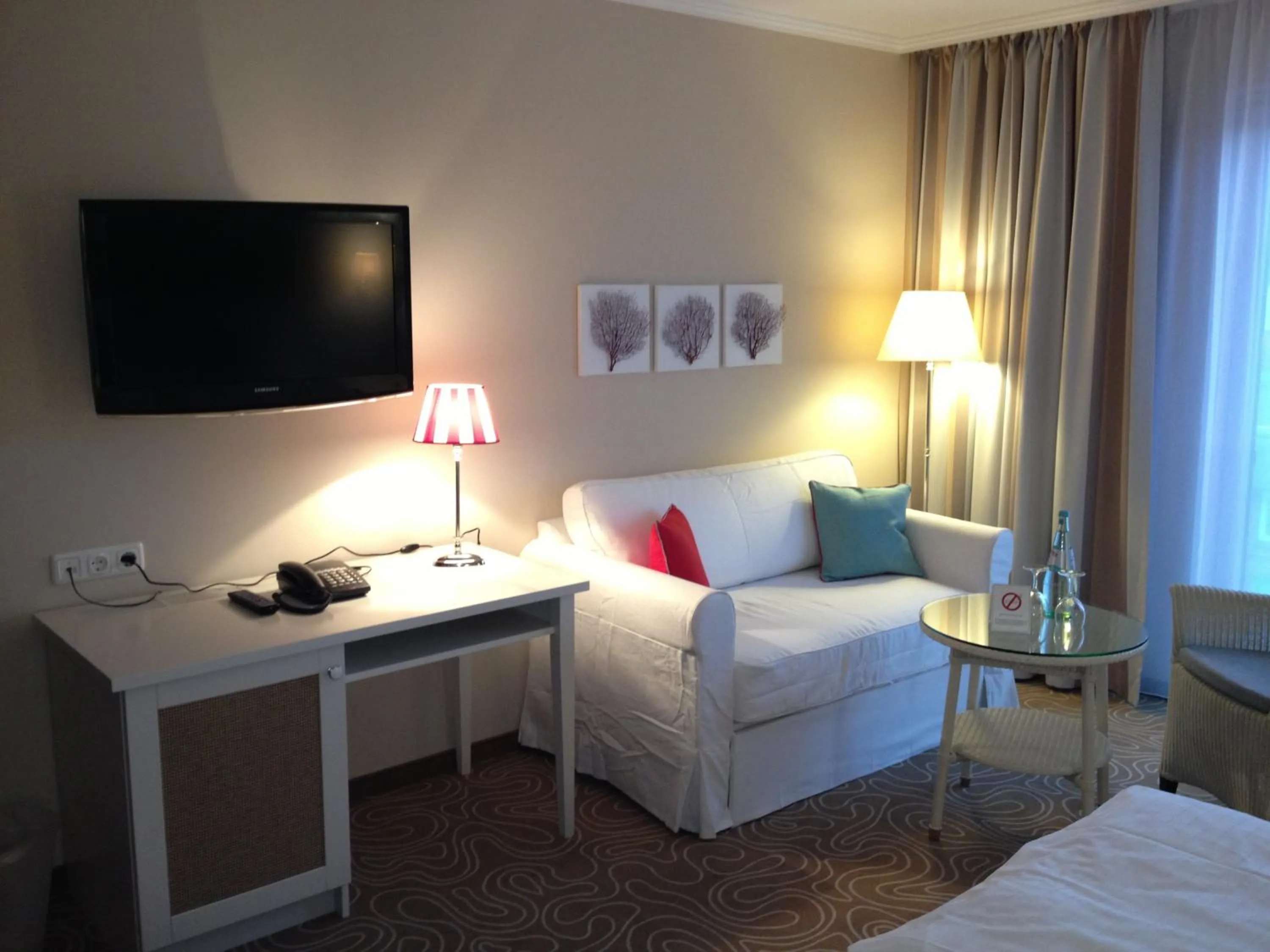 Seating area, Bed in Mein Strandhaus - Hotel, Restaurant & Schwimmbad