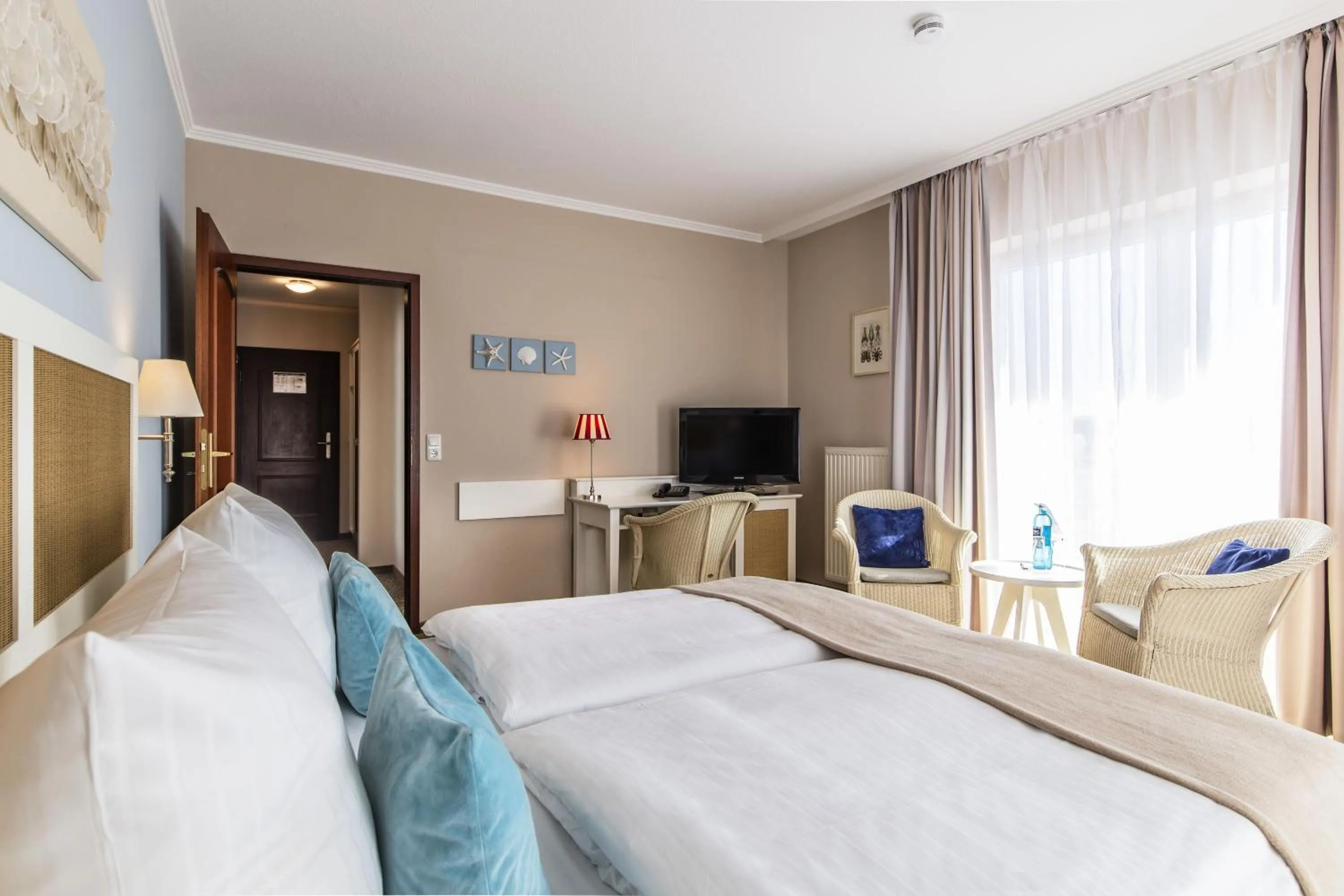 Bedroom, Bed in Mein Strandhaus - Hotel, Restaurant & Schwimmbad