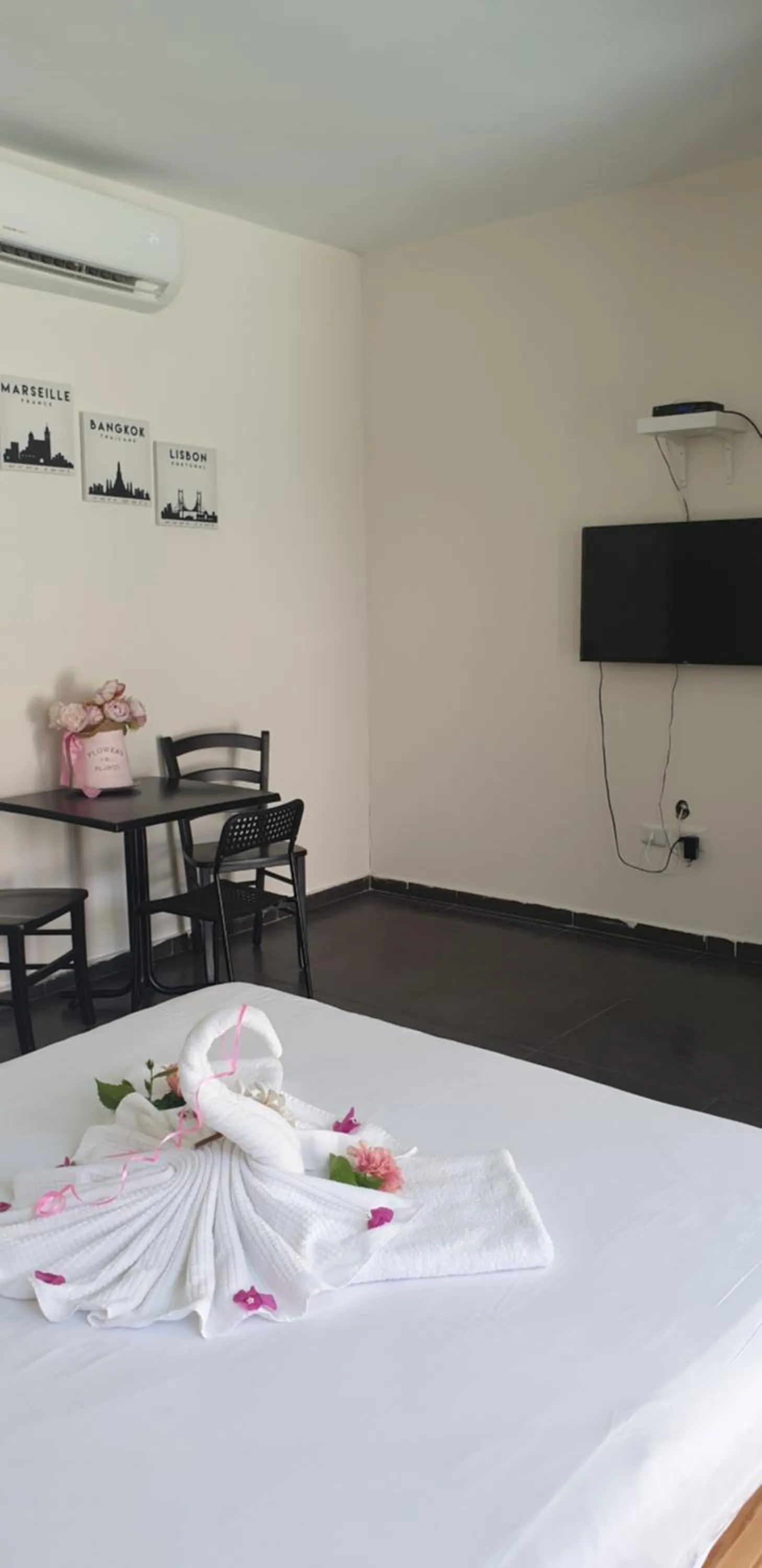 Bed in David Hameleh House