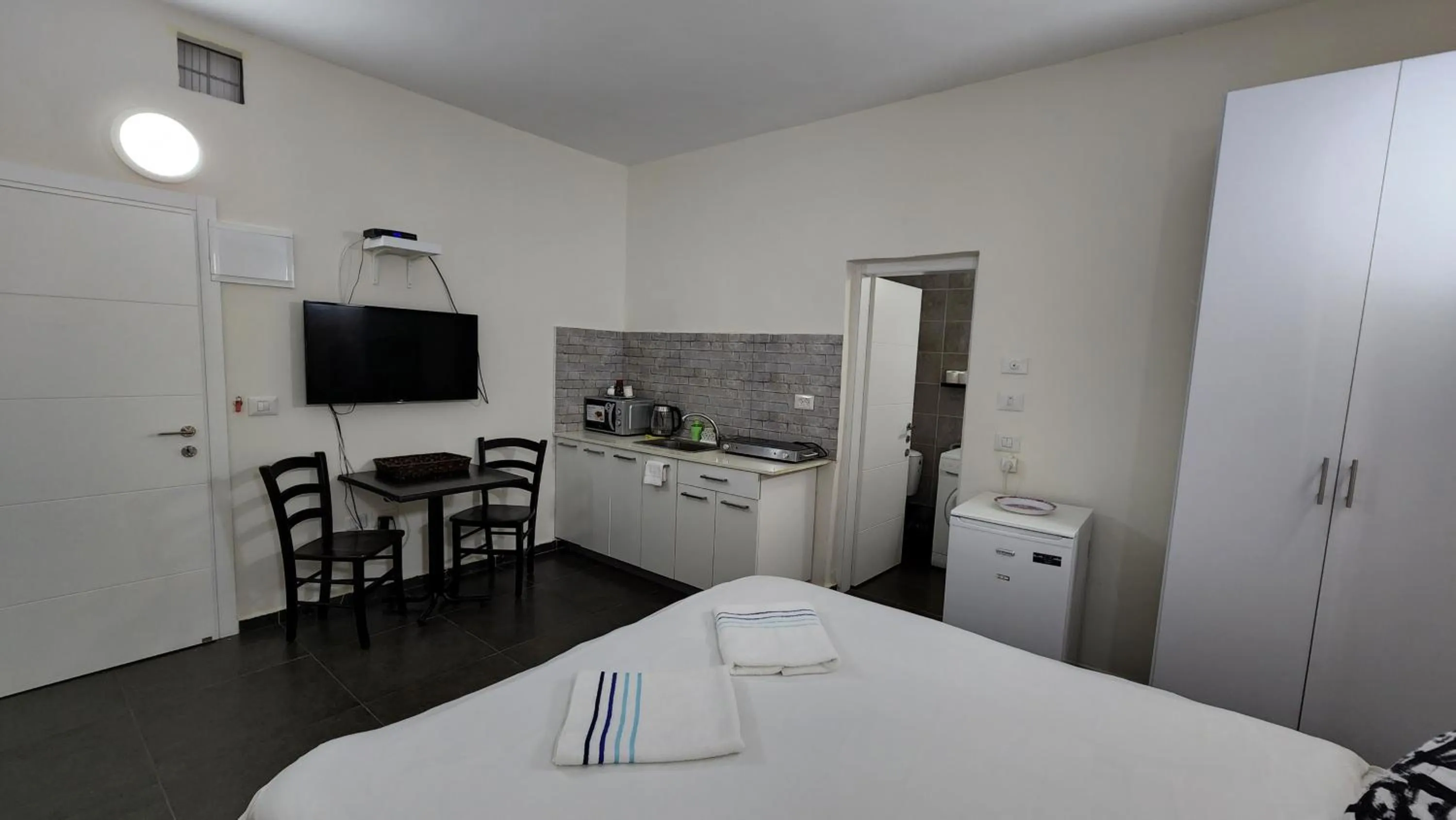 TV and multimedia, Bed in David Hameleh House