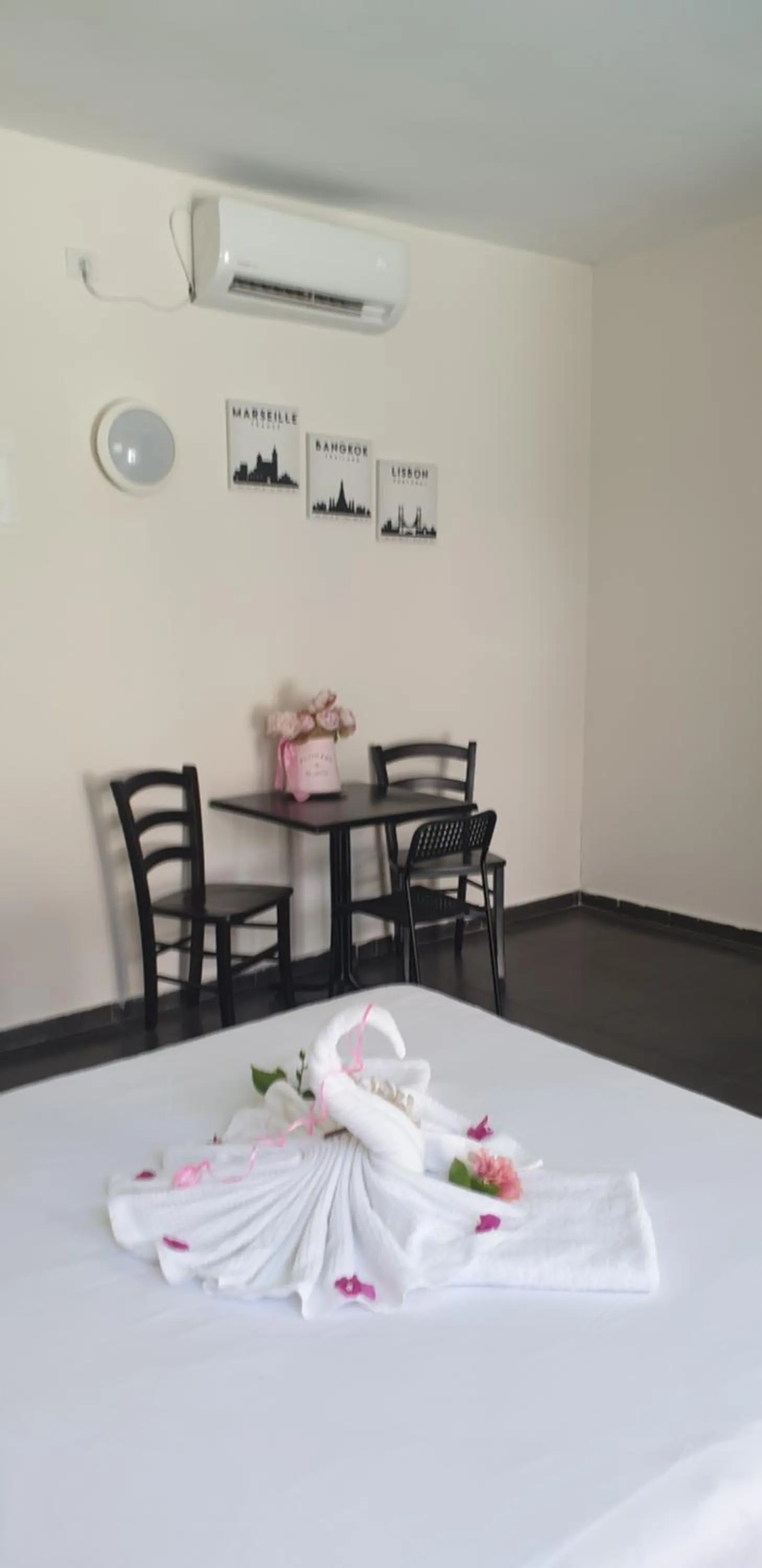 Bed in David Hameleh House