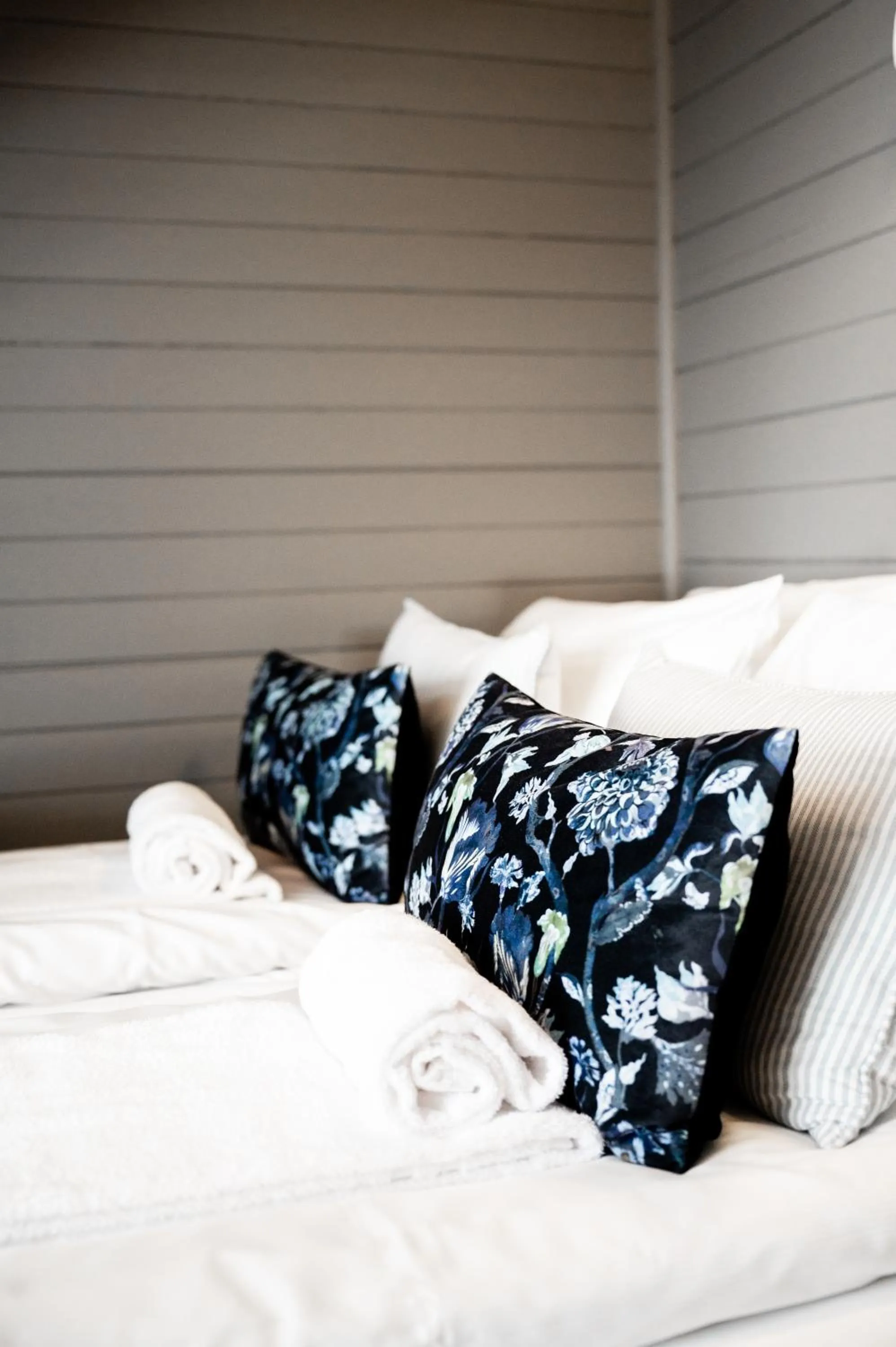 Bedroom, Bed in Fjærland Fjordstove Hotell - Huseby Hotelldrift AS