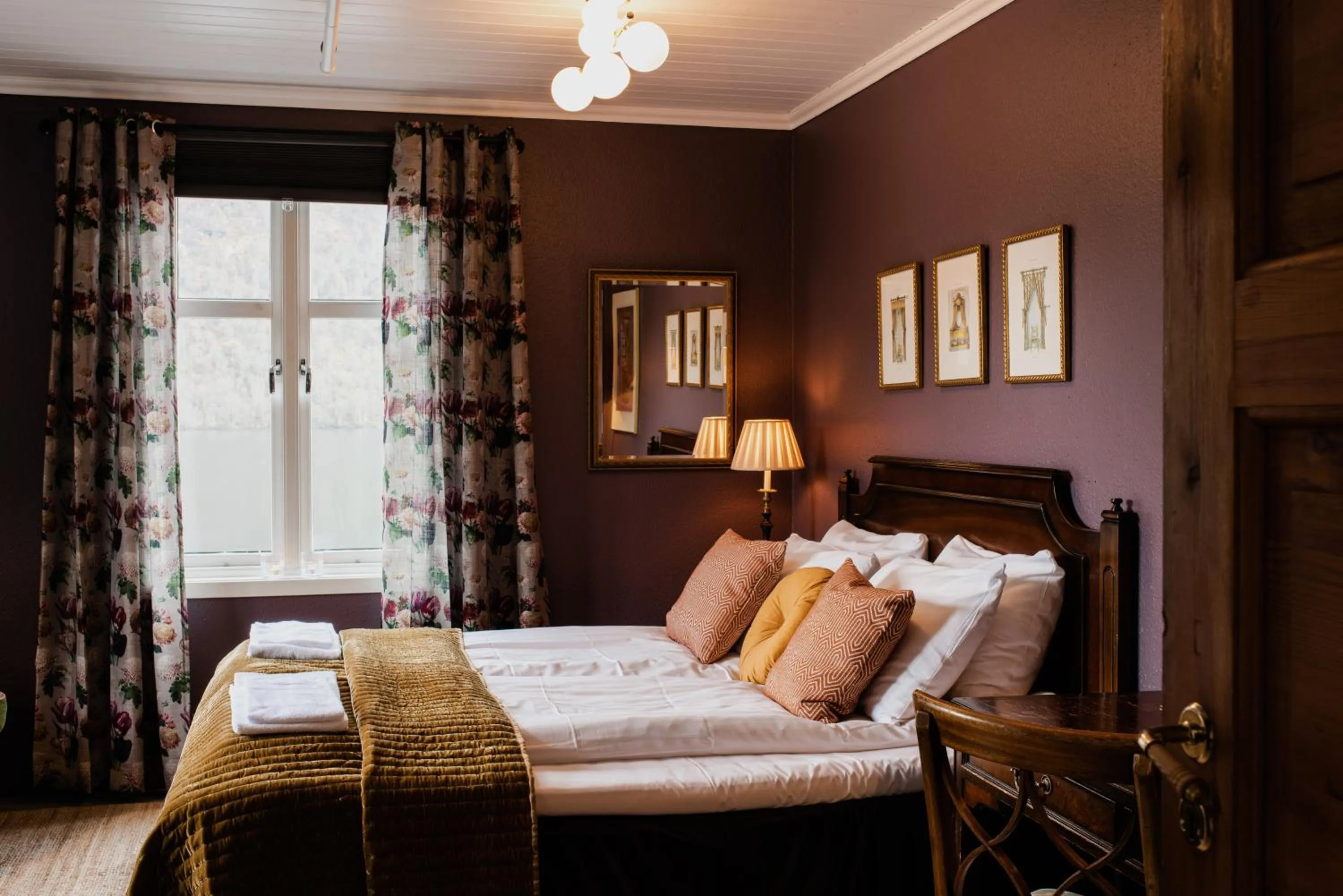 Bedroom, Bed in Fjærland Fjordstove Hotell - Huseby Hotelldrift AS