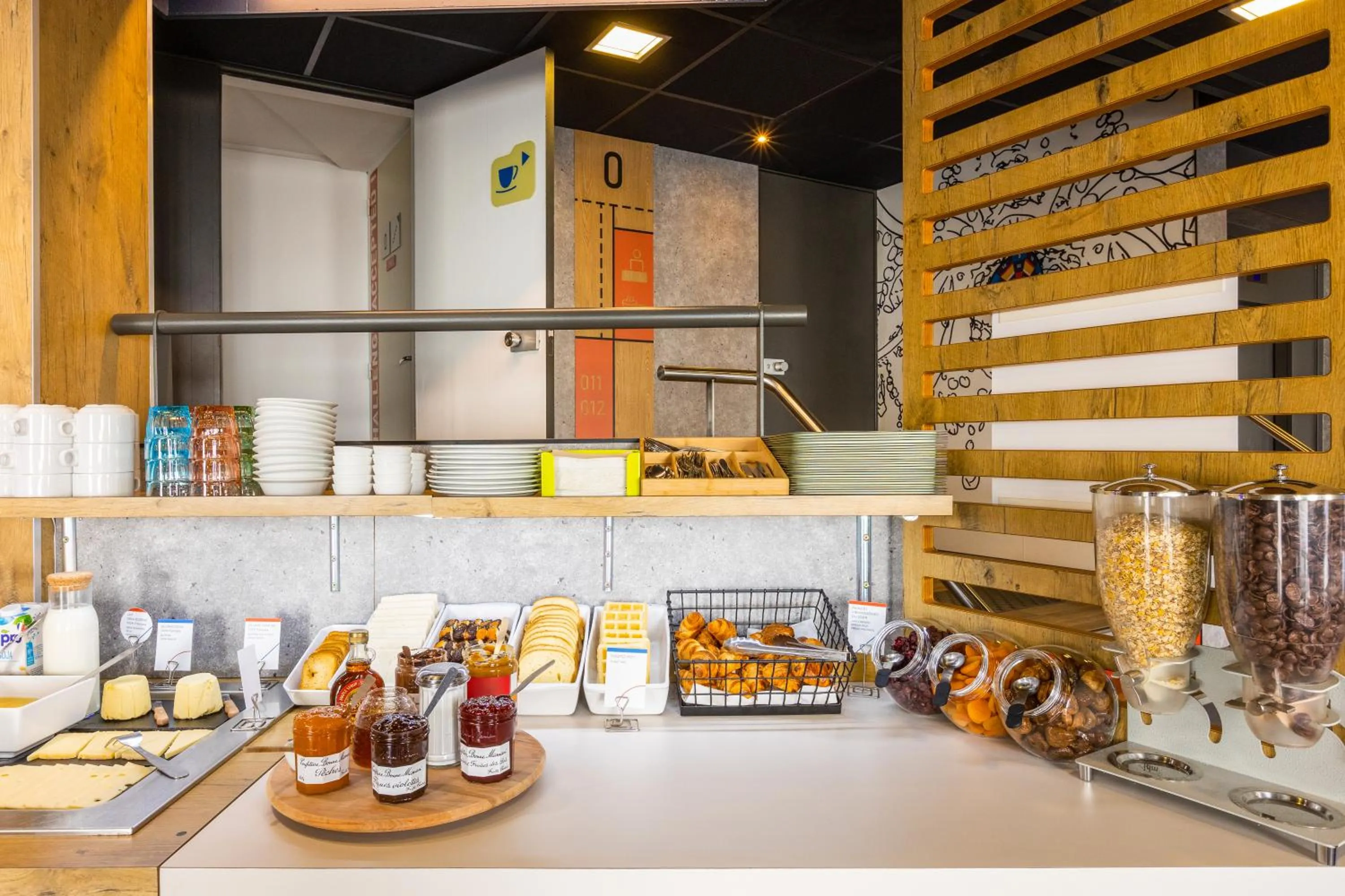 Buffet breakfast in ibis budget Angoulême Centre