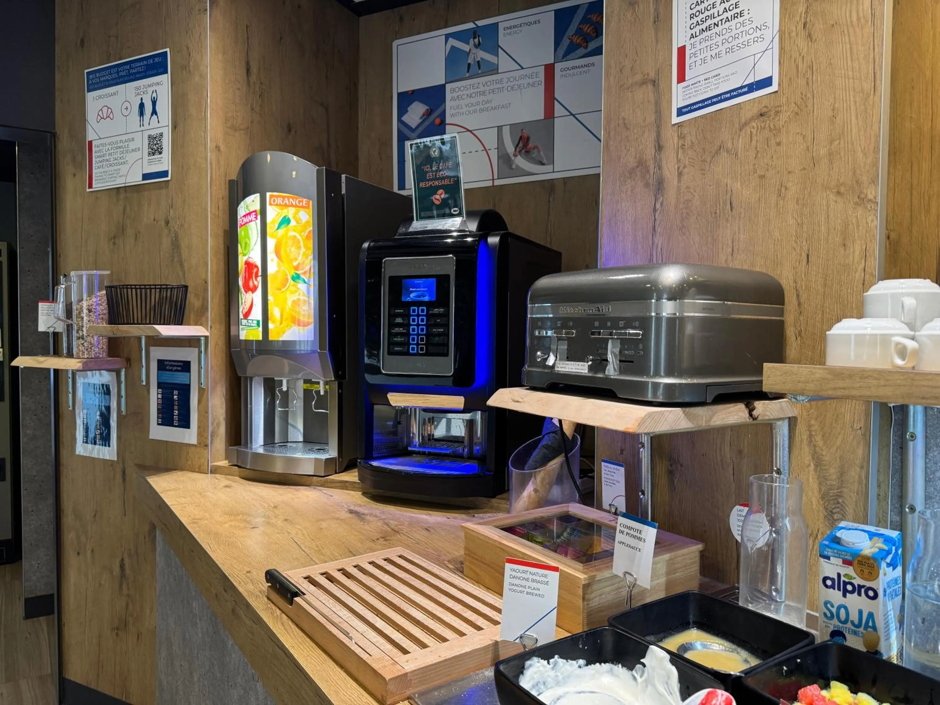 Buffet breakfast in ibis budget Angoulême Centre