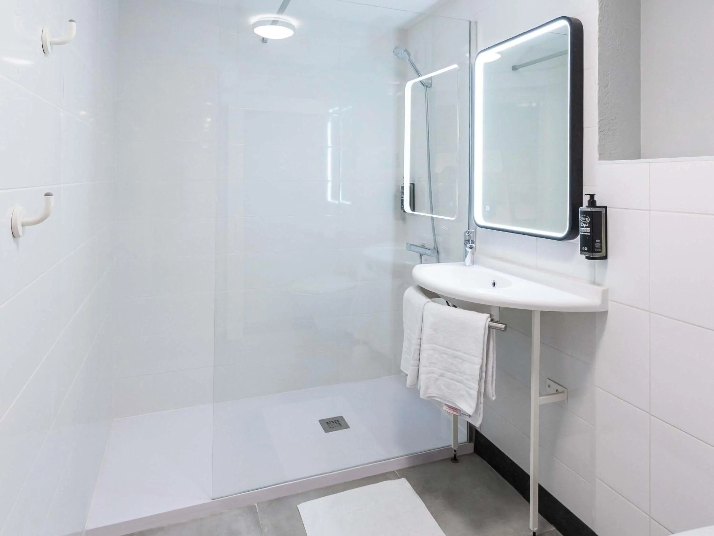 Bedroom in ibis budget Angoulême Centre