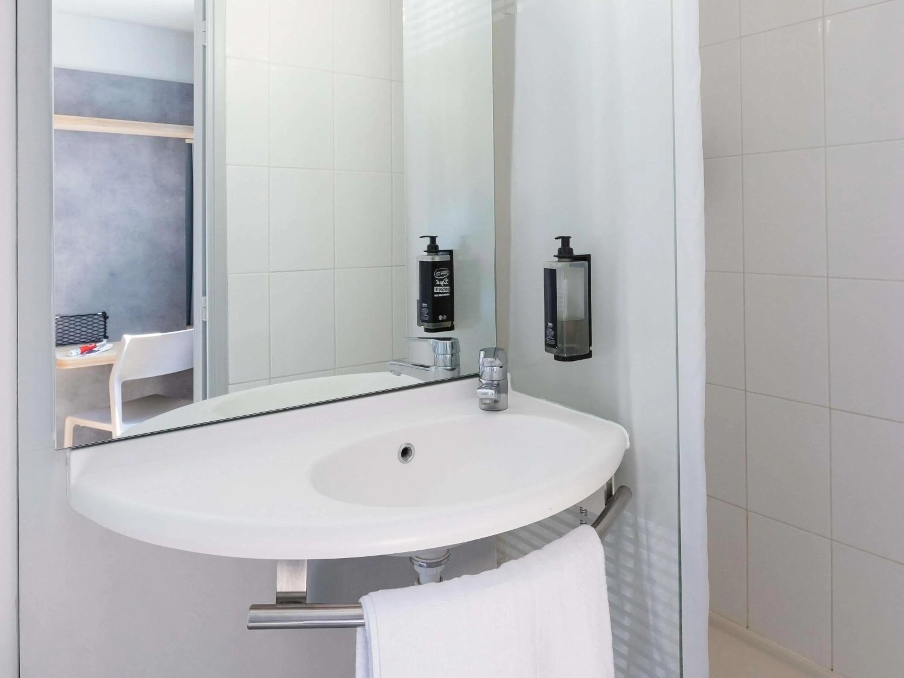 Bedroom in ibis budget Angoulême Centre