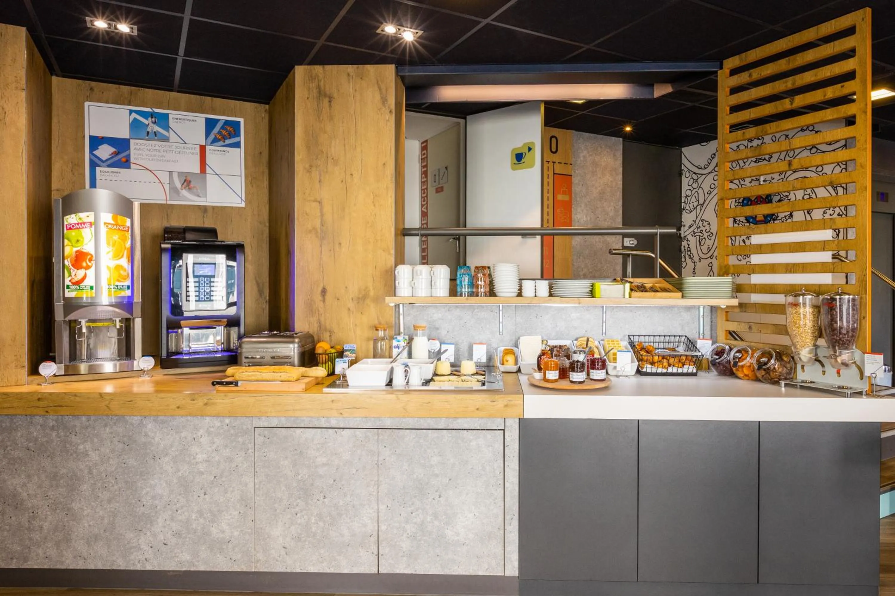 Buffet breakfast in ibis budget Angoulême Centre