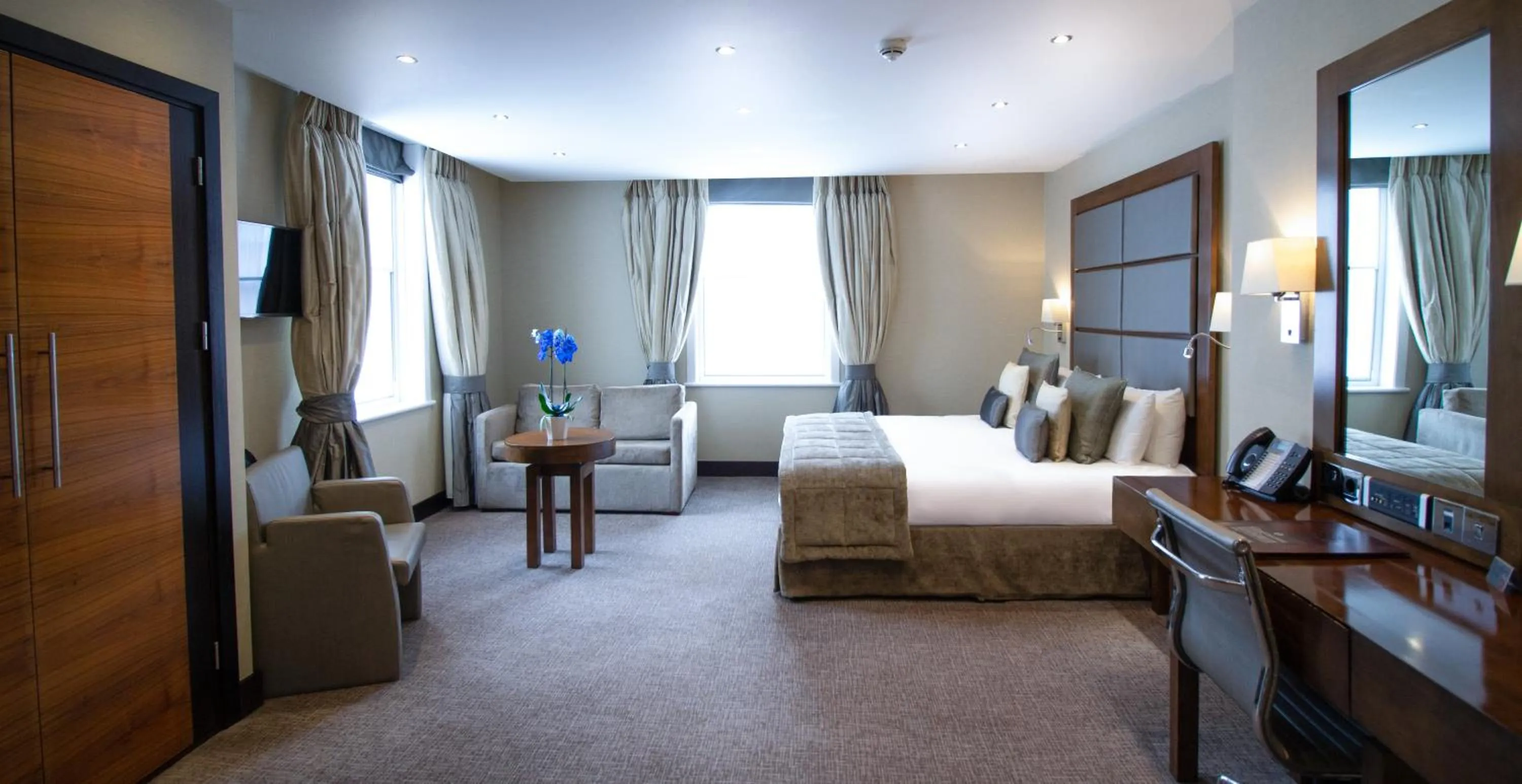 Bedroom, Bed in Wellington Hotel by Blue Orchid