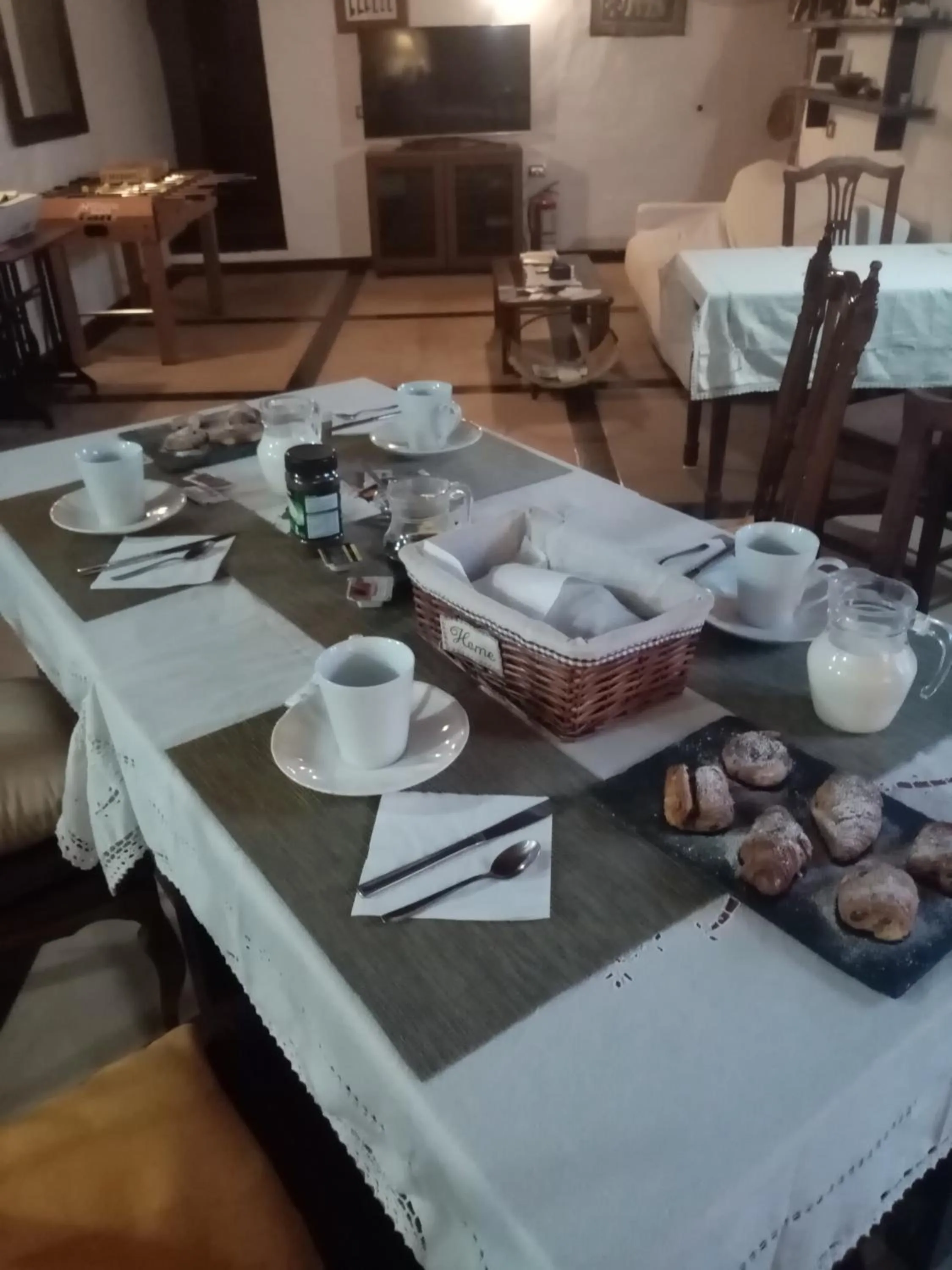 Breakfast in Villa Cecilio