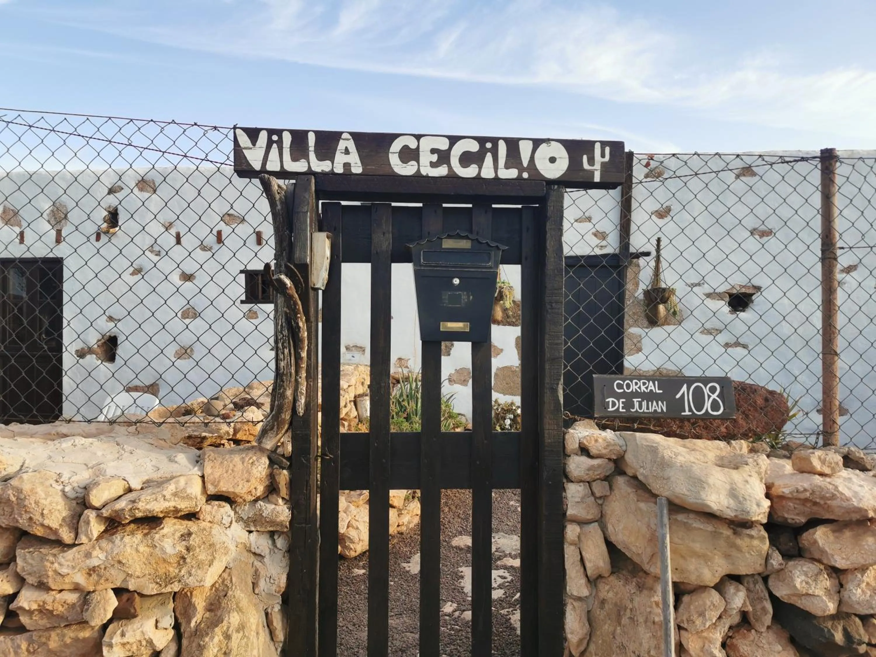 Facade/entrance in Villa Cecilio