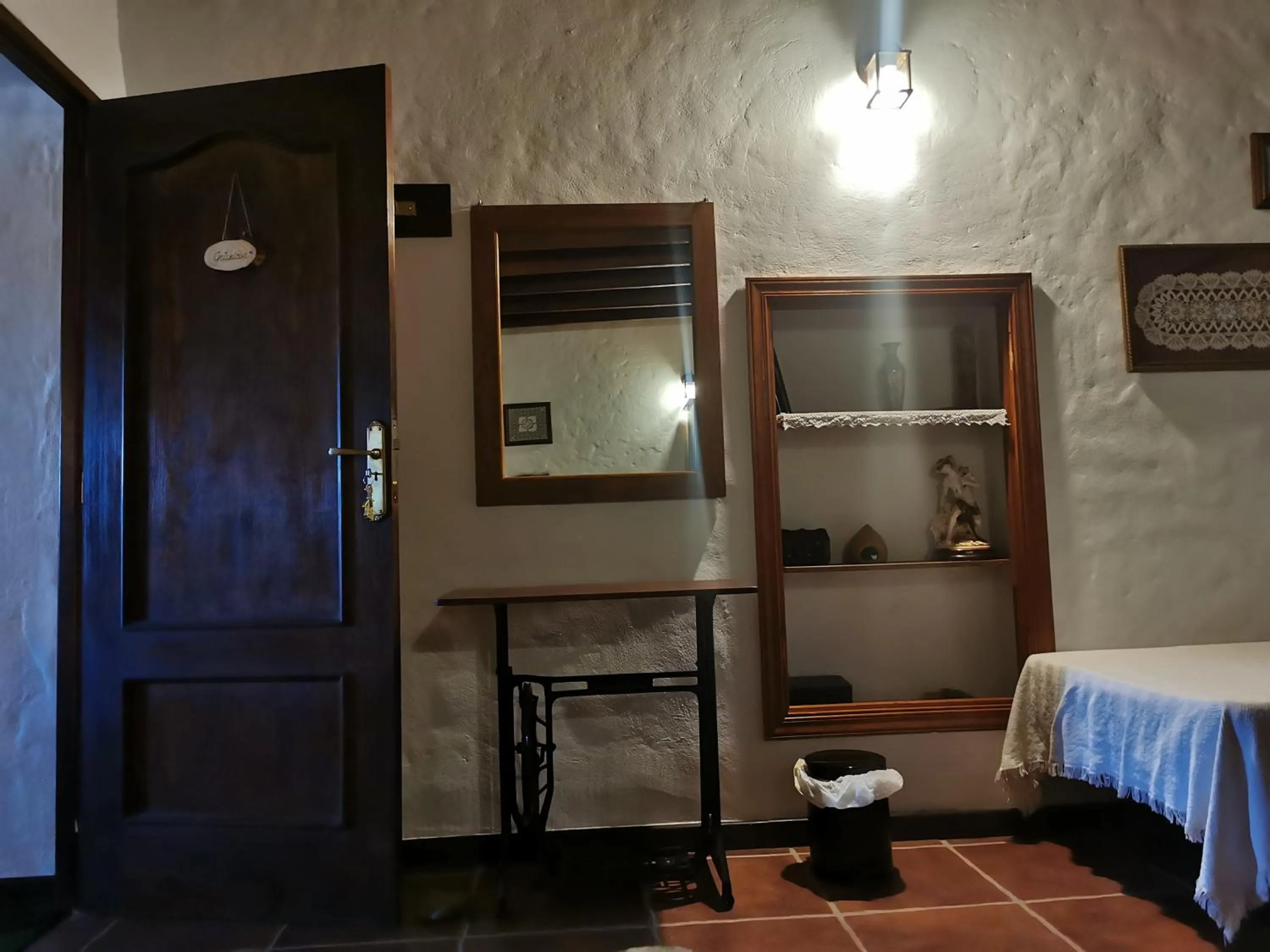 Decorative detail, Bed in Villa Cecilio