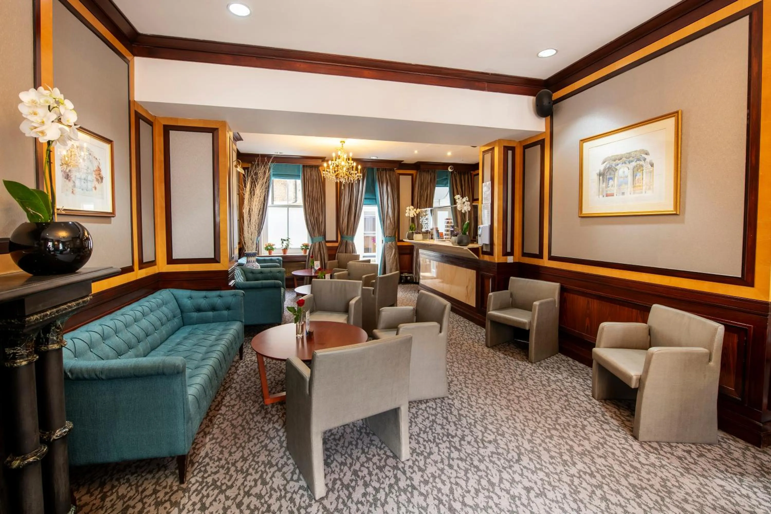 Lounge or bar in Gem Langham Court Hotel