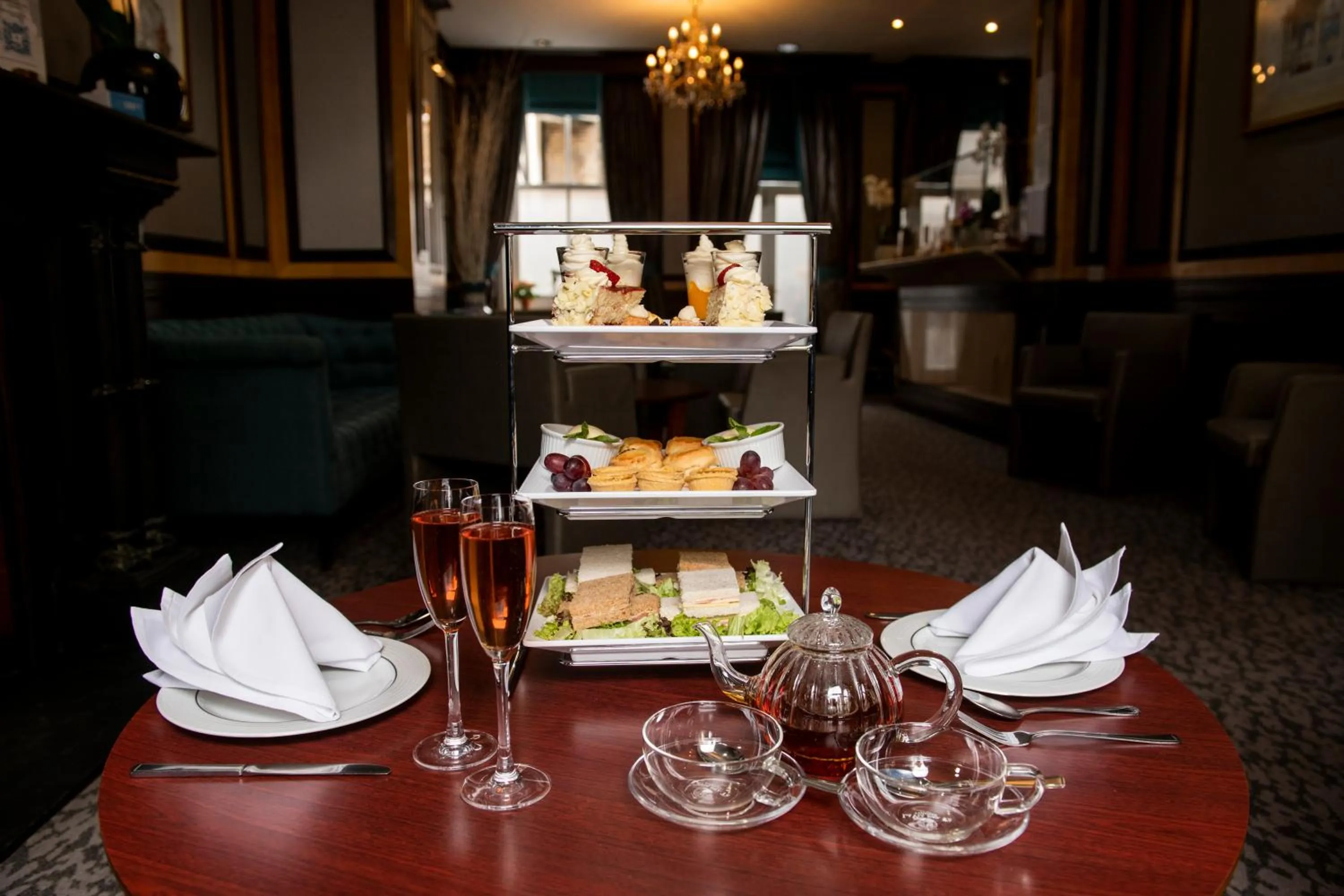 Food and drinks in Gem Langham Court Hotel