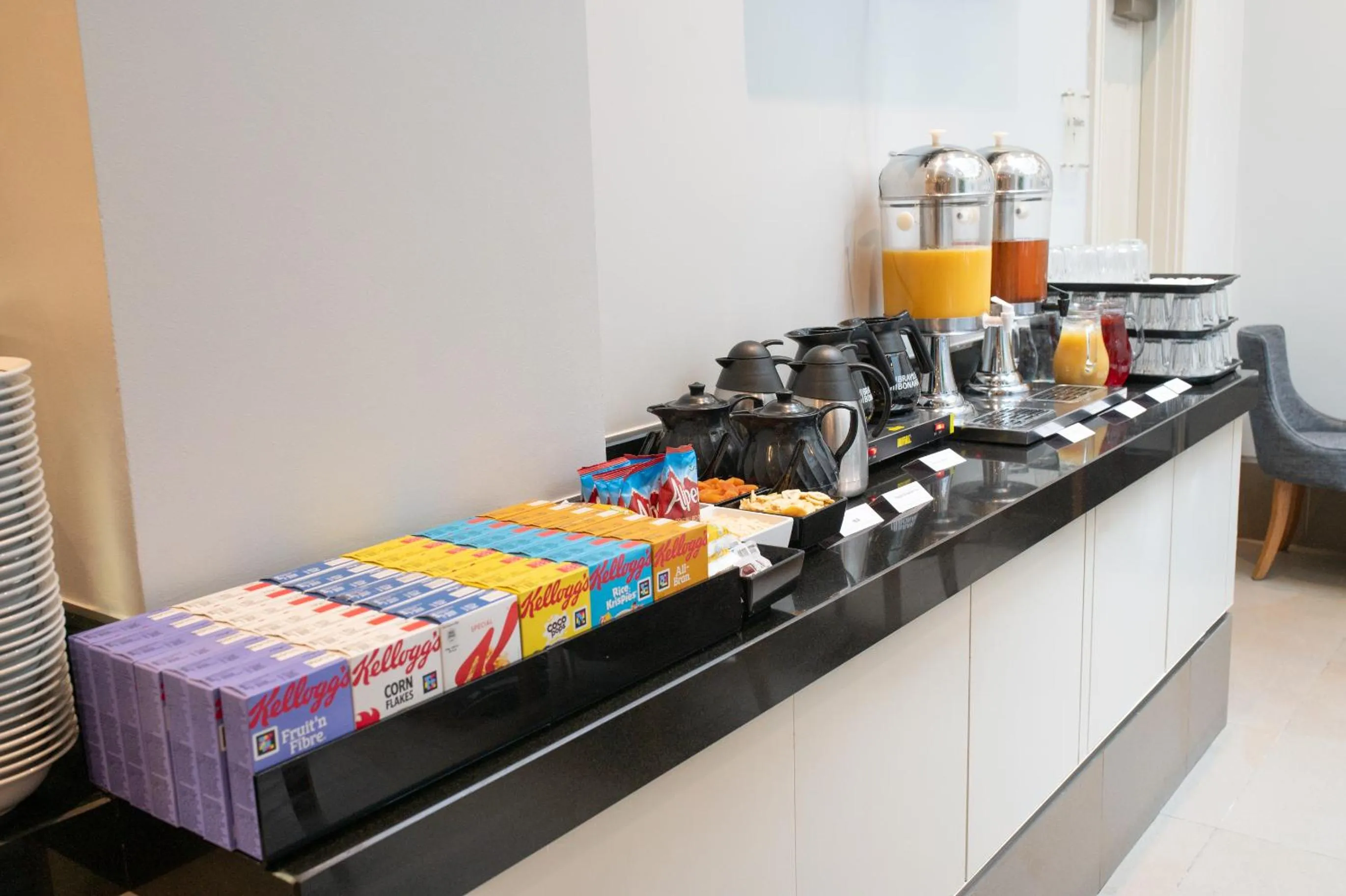 Food and drinks in Gem Langham Court Hotel