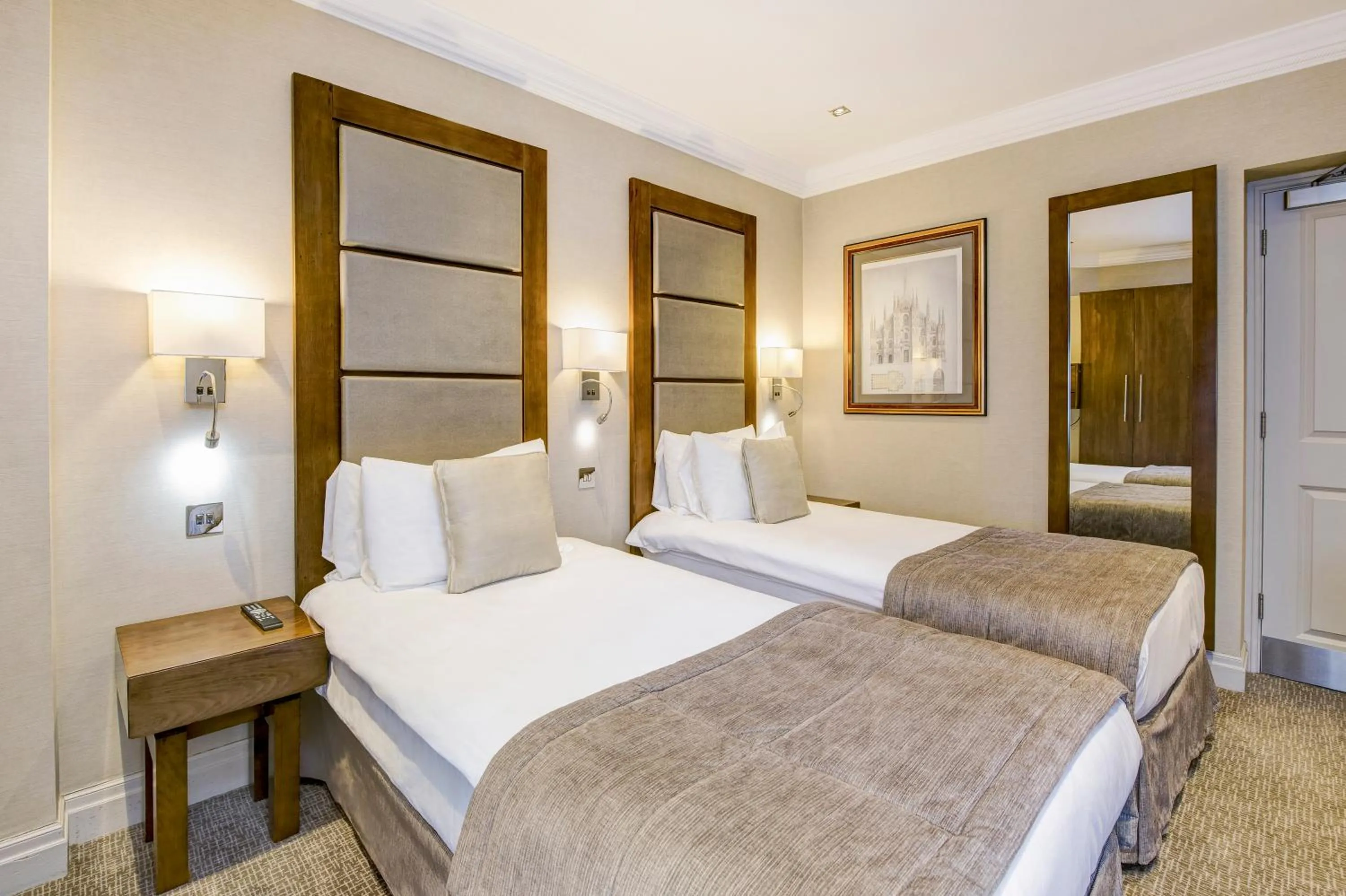 Bedroom, Bed in Gem Langham Court Hotel