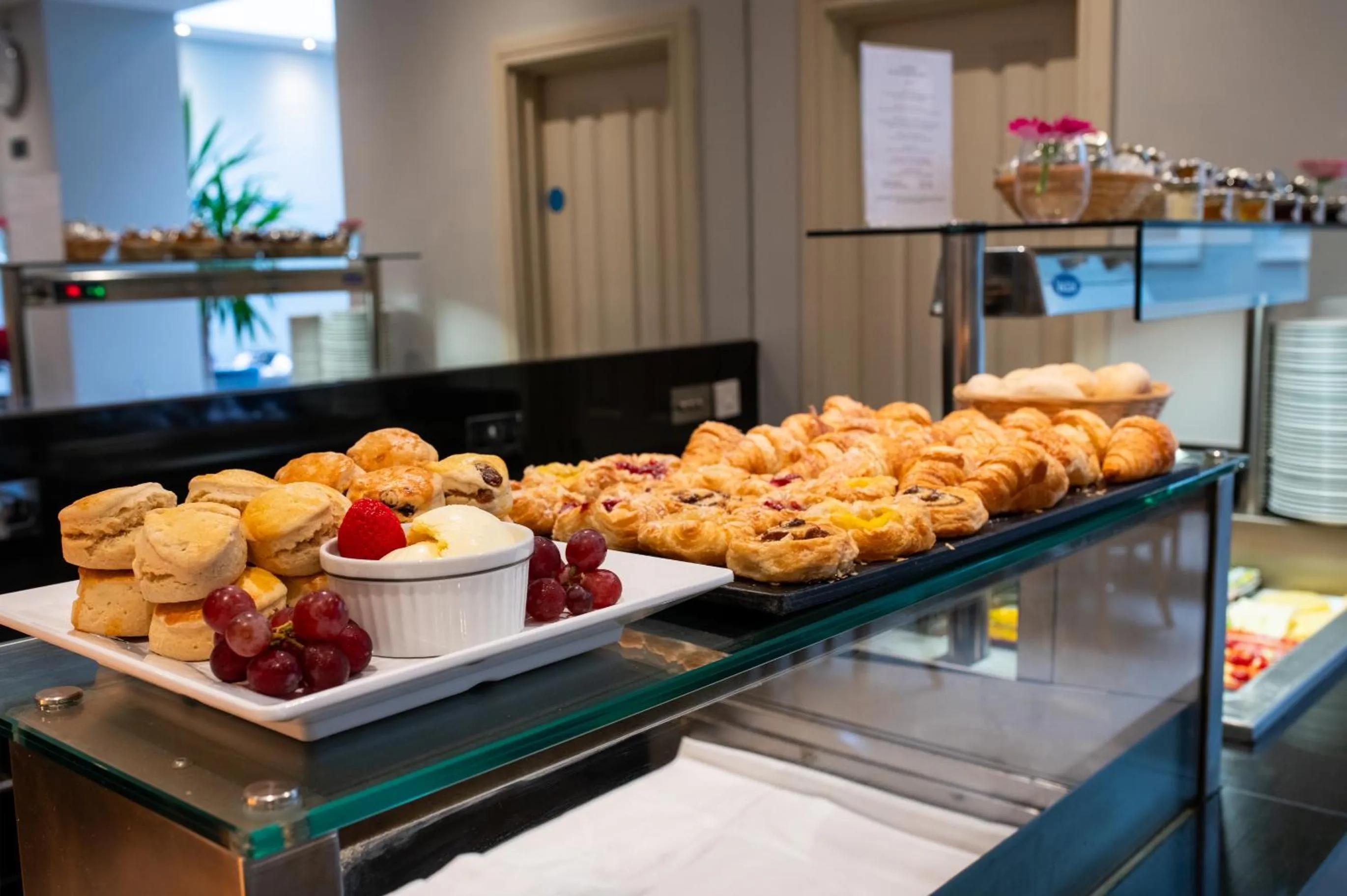 Food and drinks in Gem Langham Court Hotel