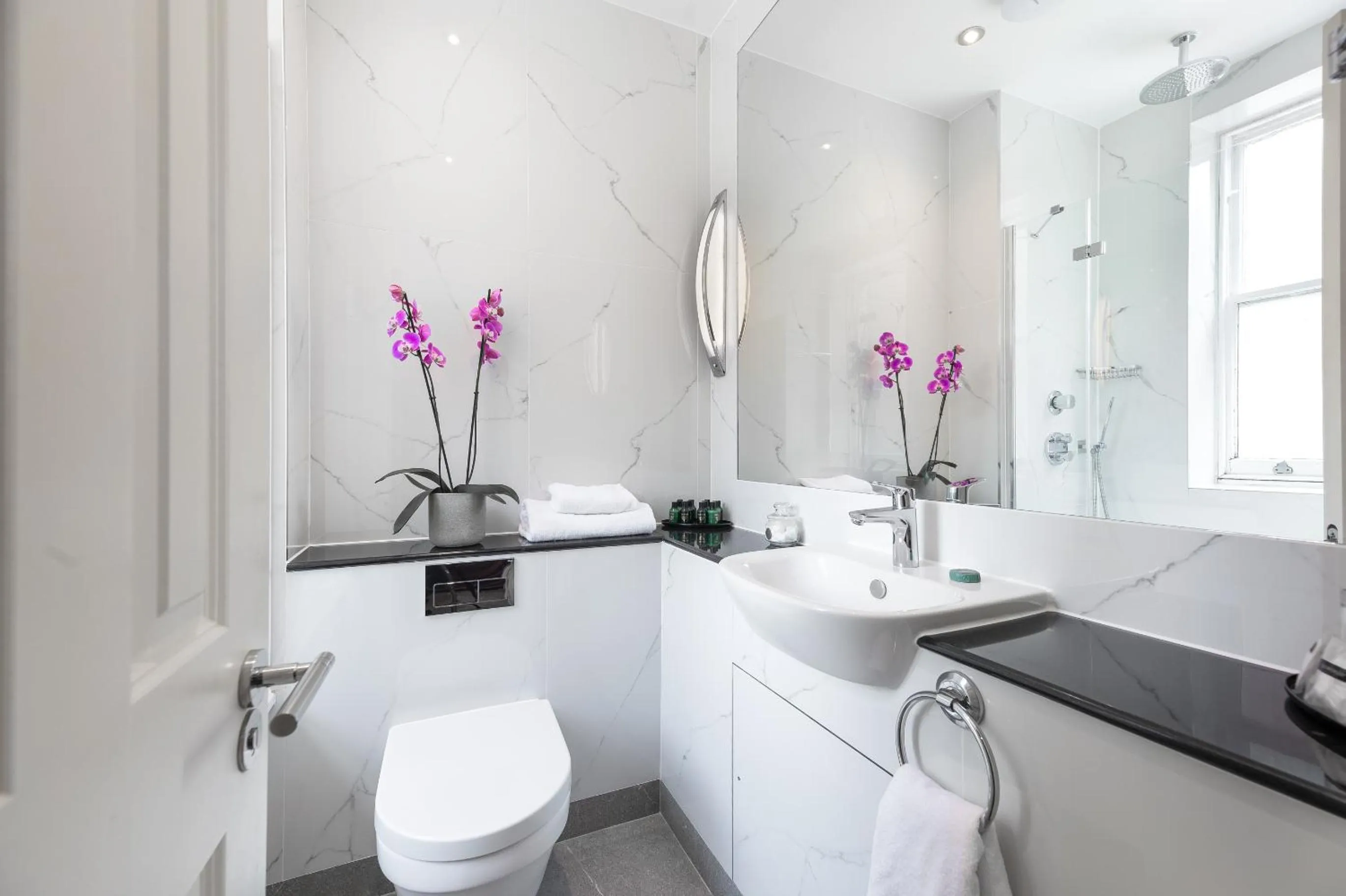 Bathroom in Gem Langham Court Hotel