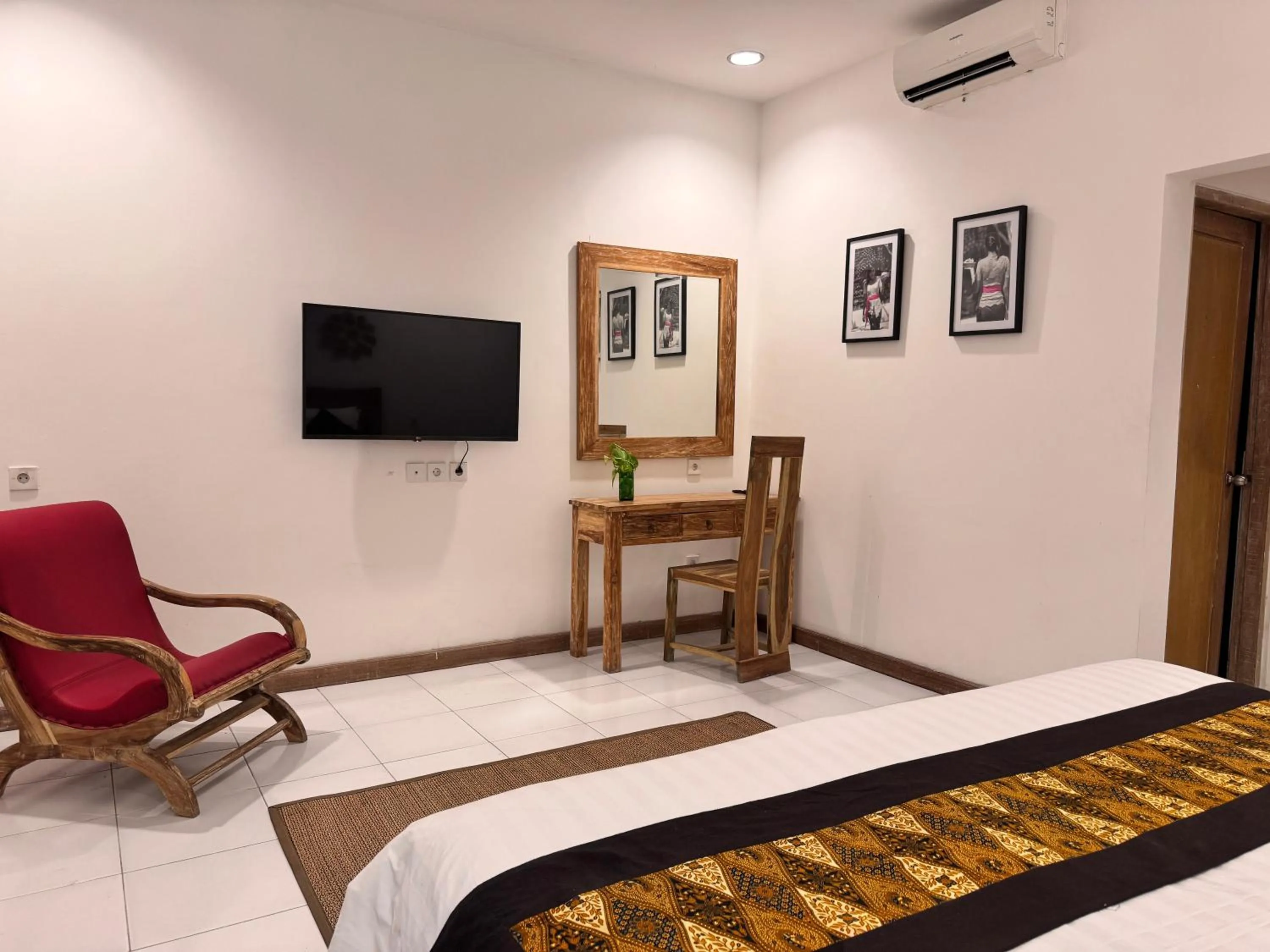 Seating area, Bed in Lubdhaka Canggu