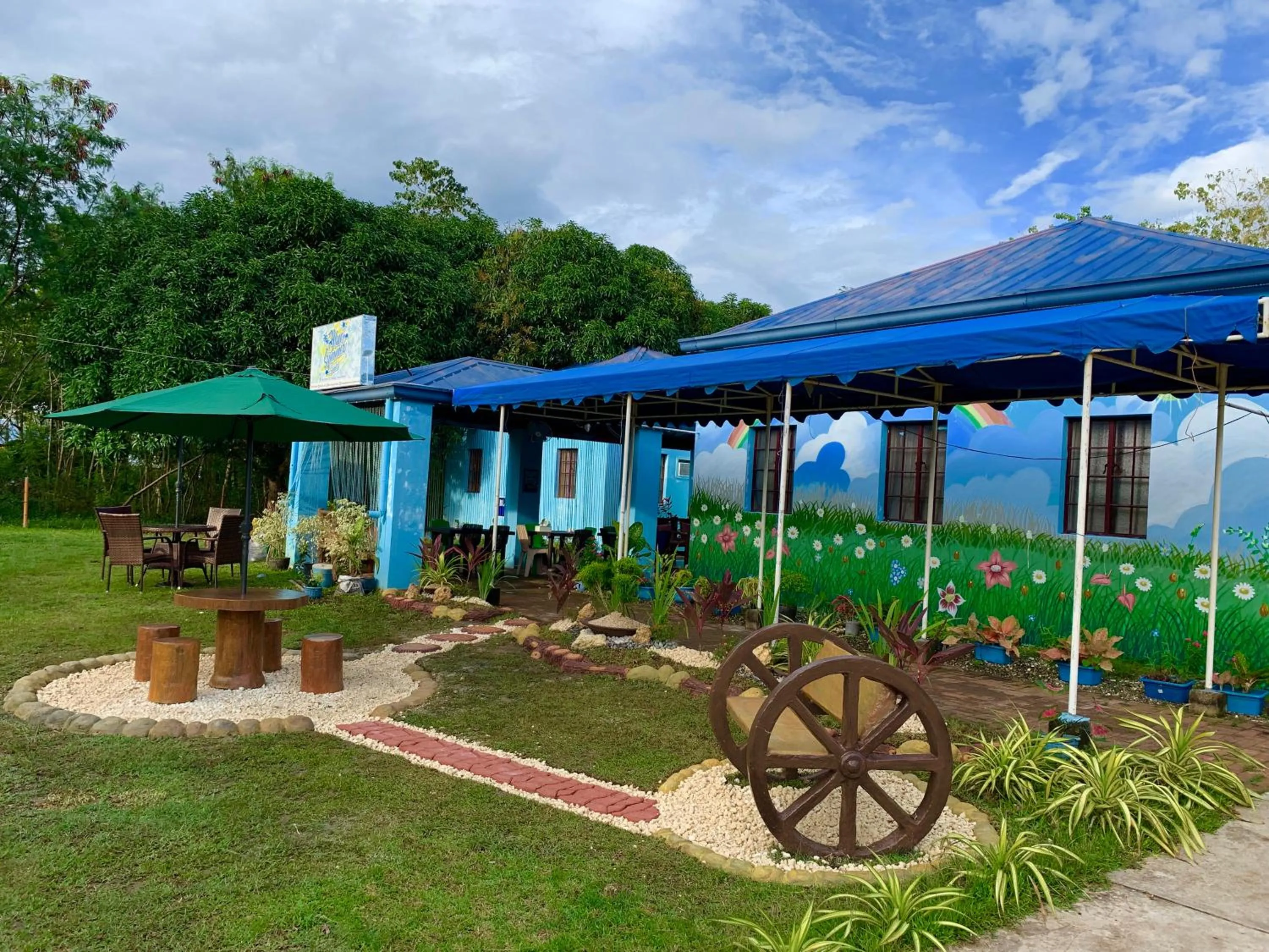 Blue Summer Suites & Restaurant