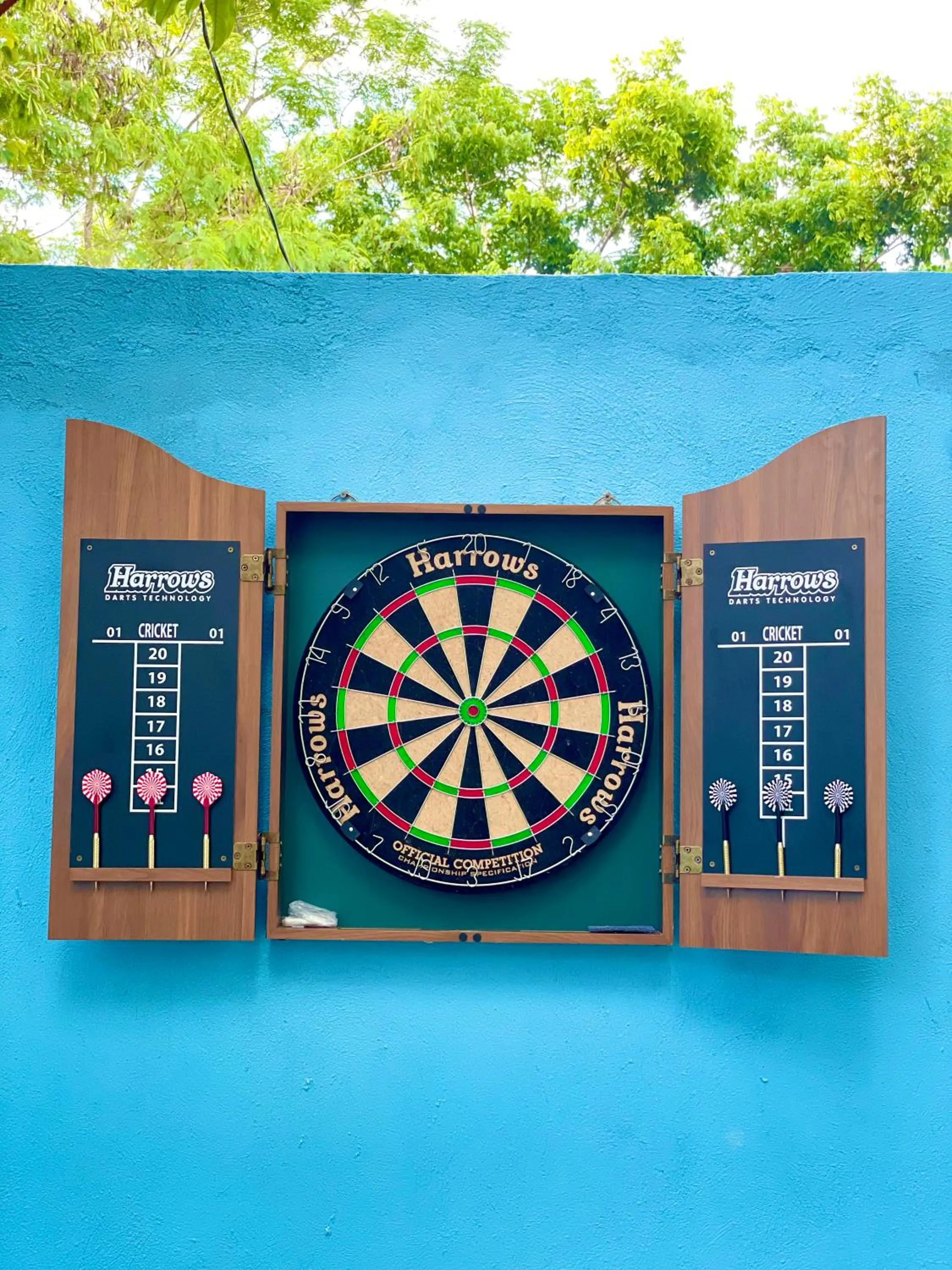 Darts in Blue Summer Suites & Restaurant