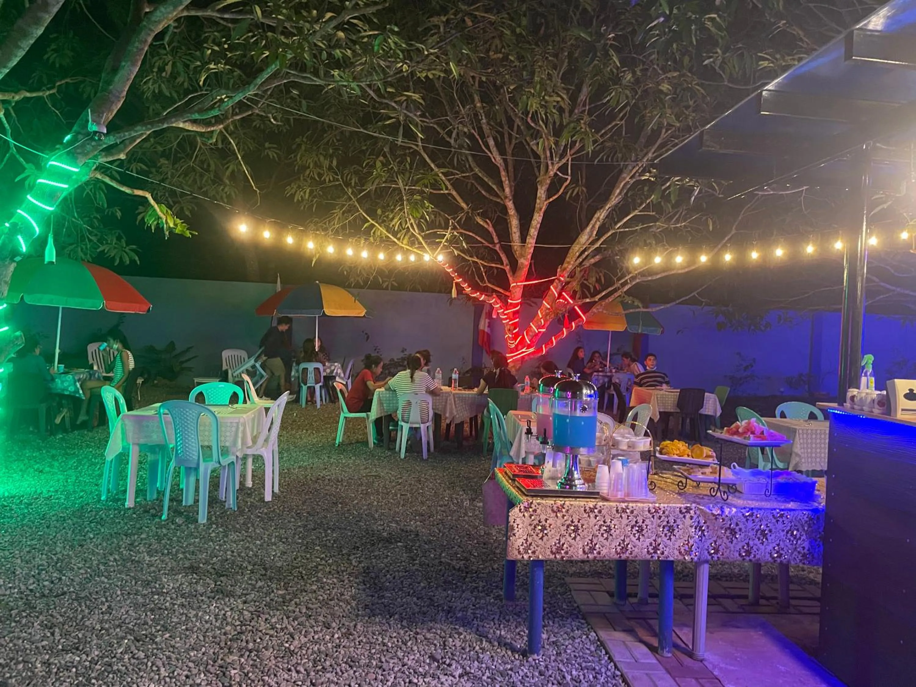 Restaurant/places to eat in Blue Summer Suites & Restaurant