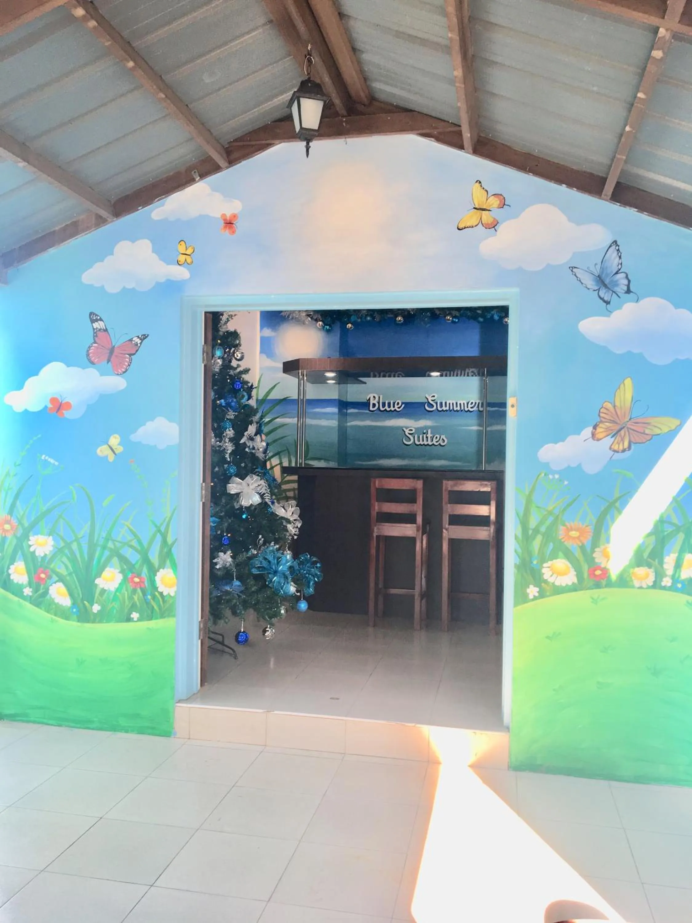 Blue Summer Suites & Restaurant