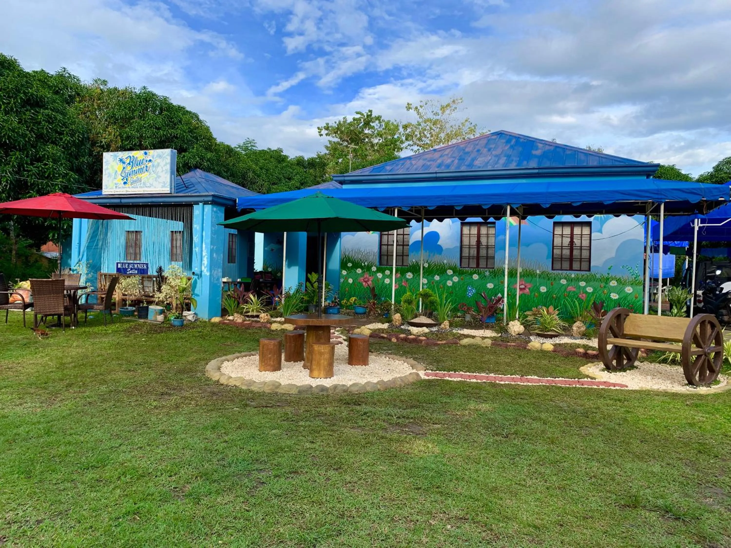 Blue Summer Suites & Restaurant