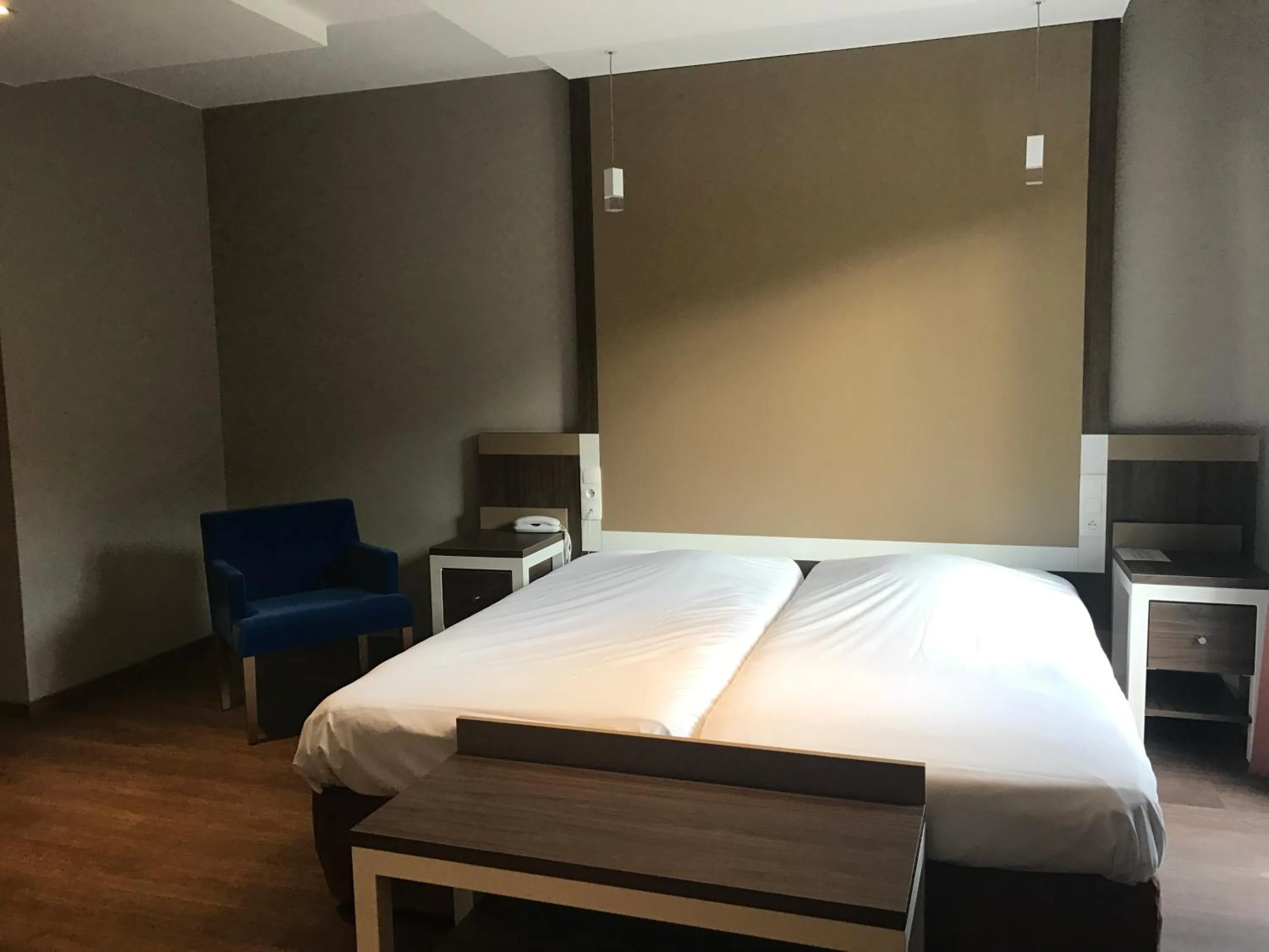 Photo of the whole room, Bed in Hôtel les Bergeronnettes