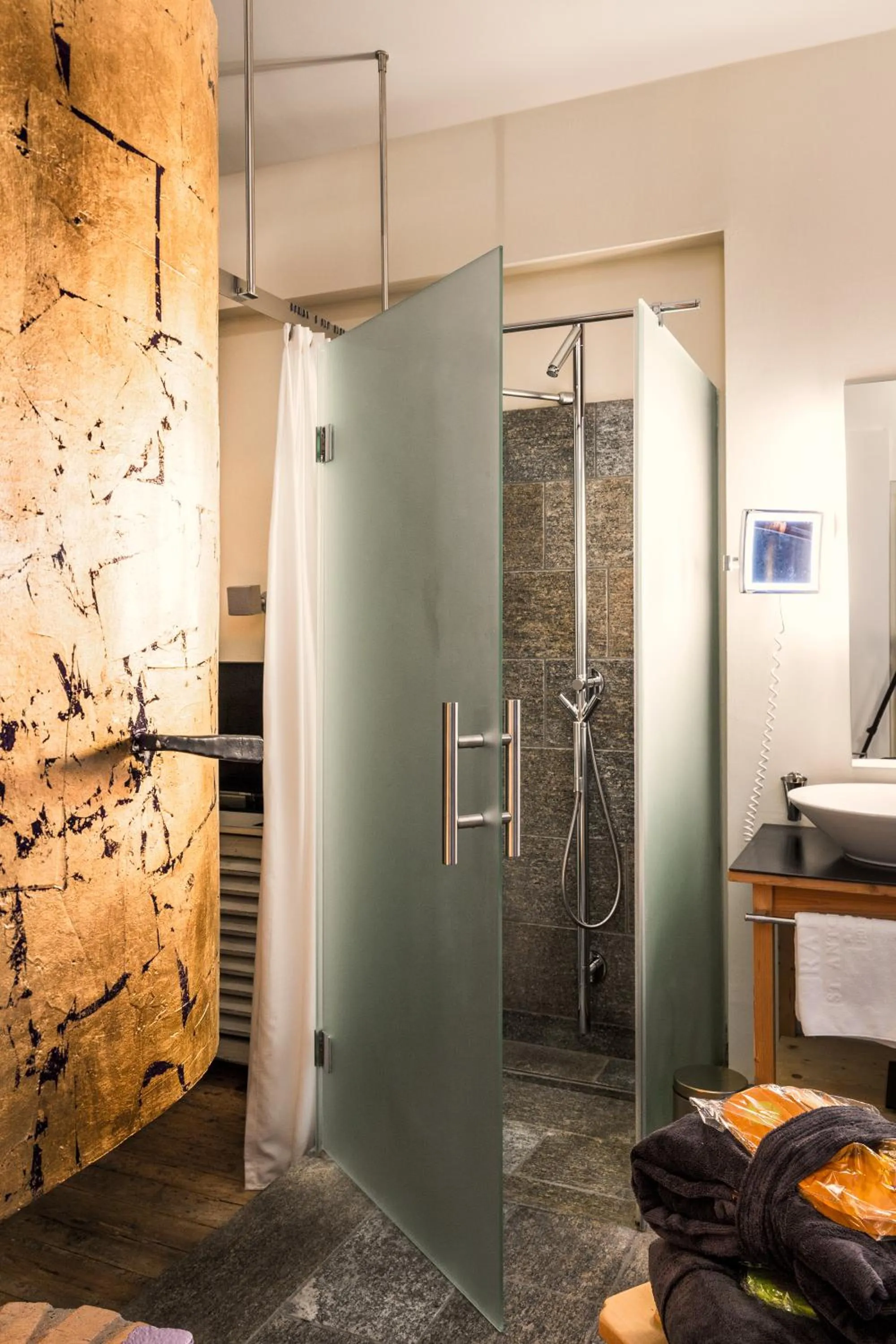 Bathroom in Raffl's St. Antoner Hof