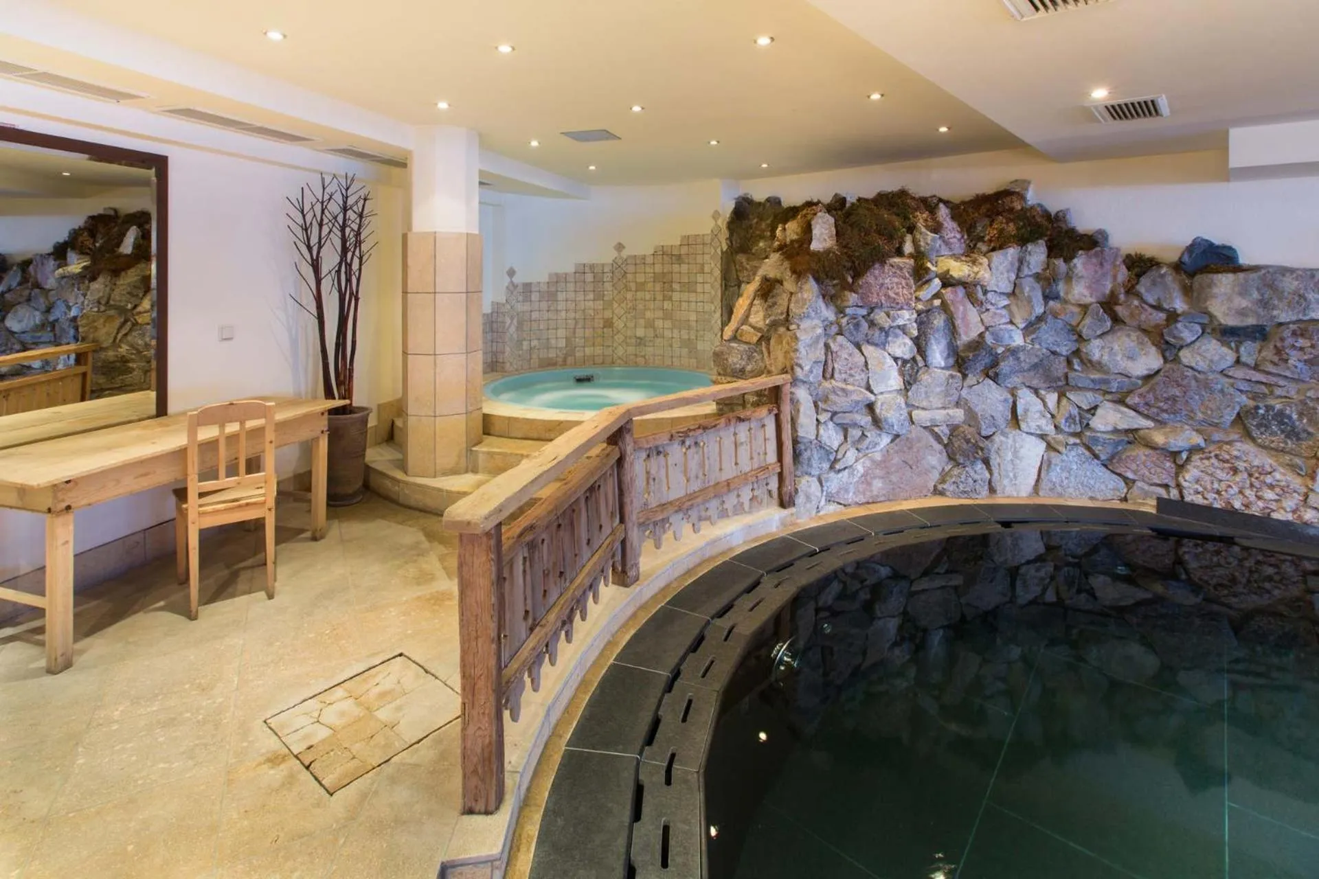 Spa and wellness centre/facilities in Raffl's St. Antoner Hof