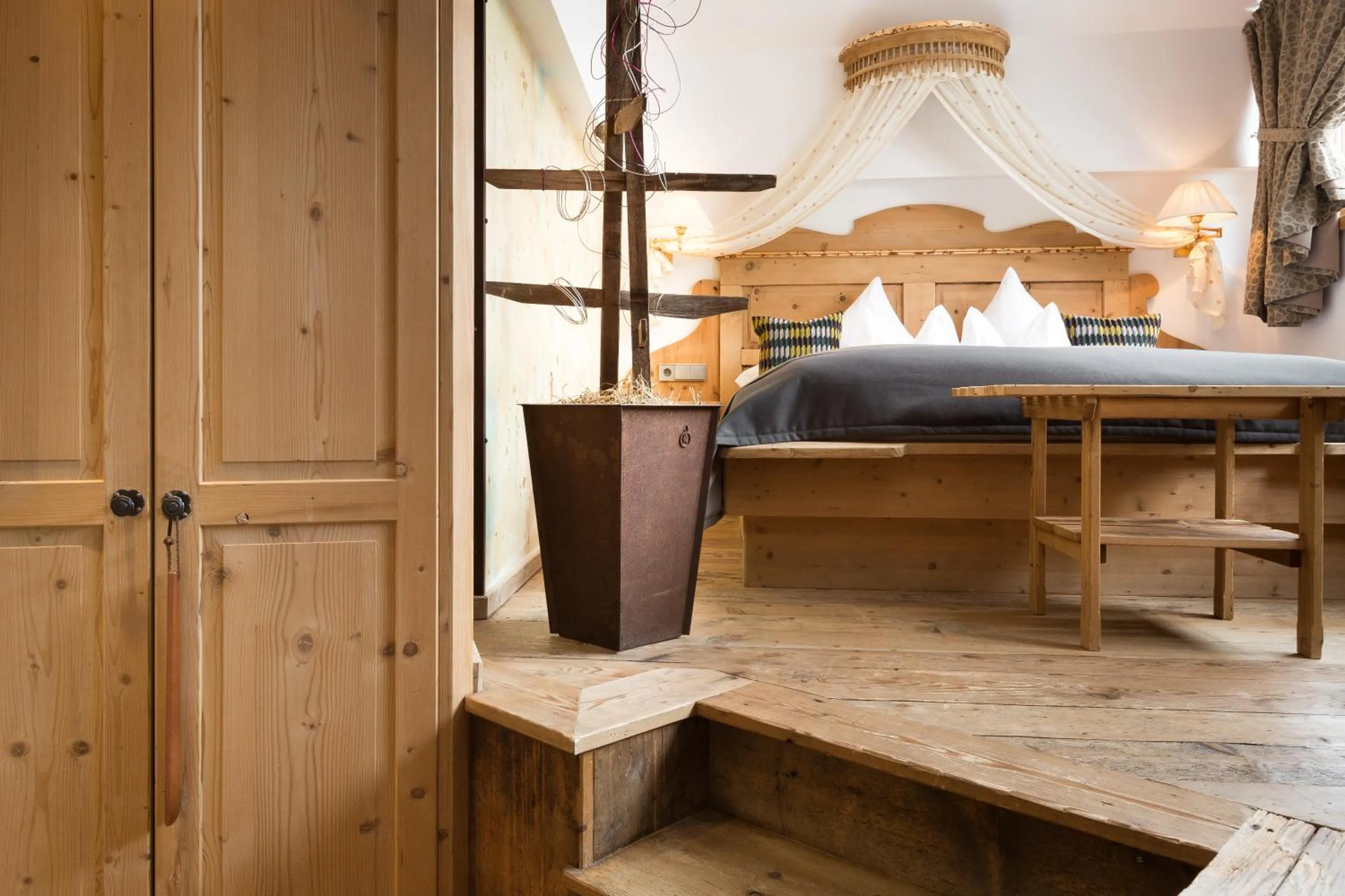 Bed in Raffl's St. Antoner Hof