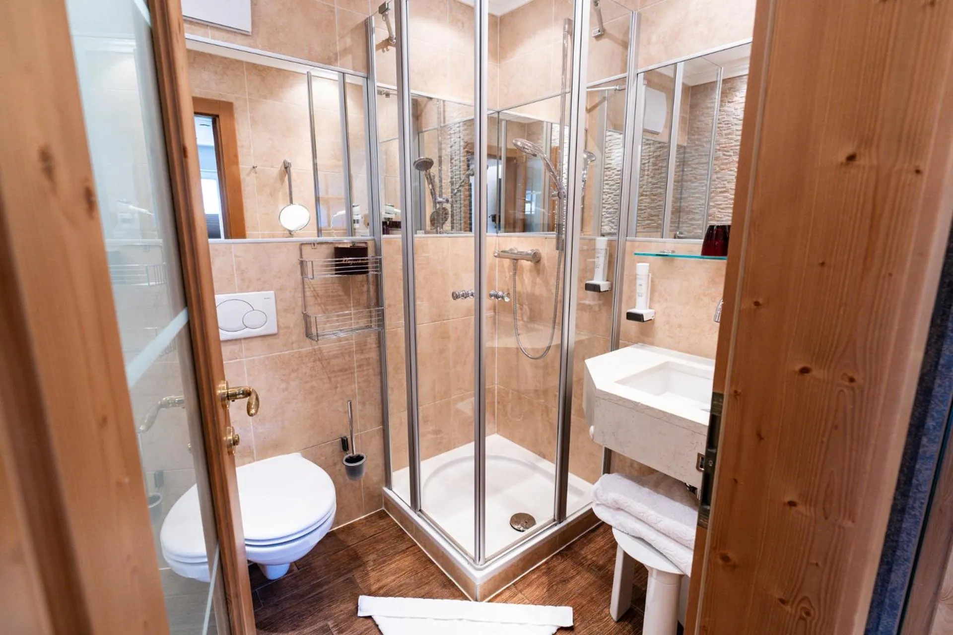 Shower in Liebes Caroline 4-Sterne-Hotel