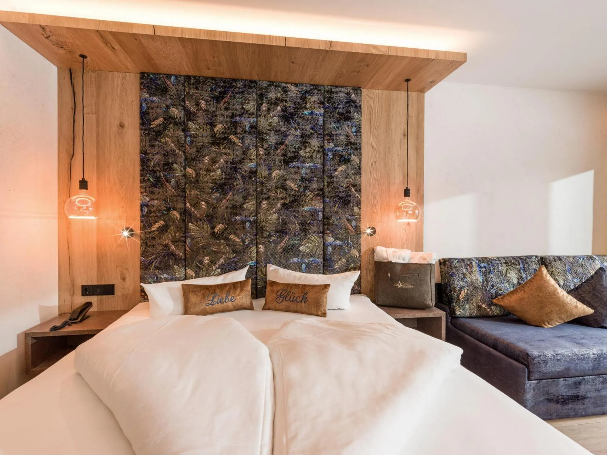 Bed in Liebes Caroline 4-Sterne-Hotel