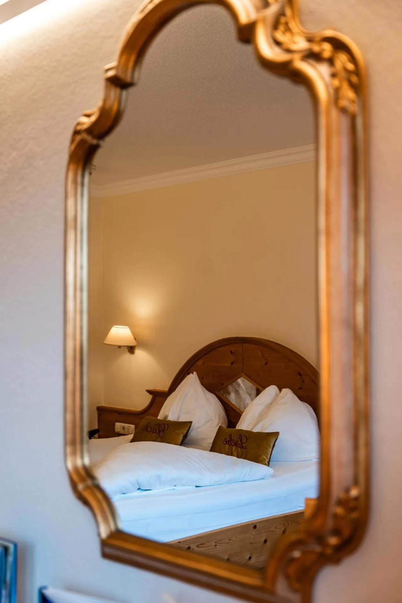 Bed in Liebes Caroline 4-Sterne-Hotel