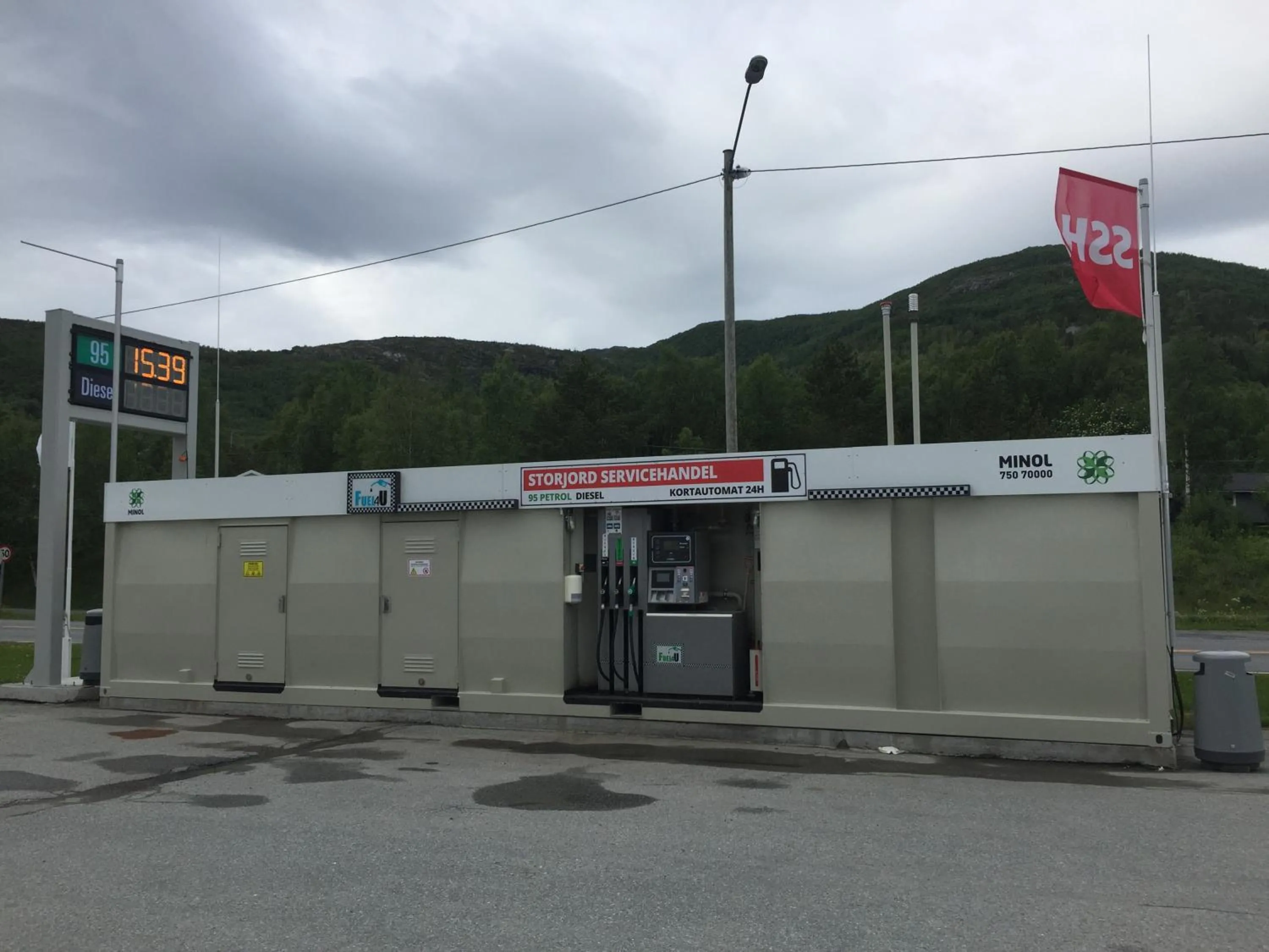 Spring in Tysfjord Hotel