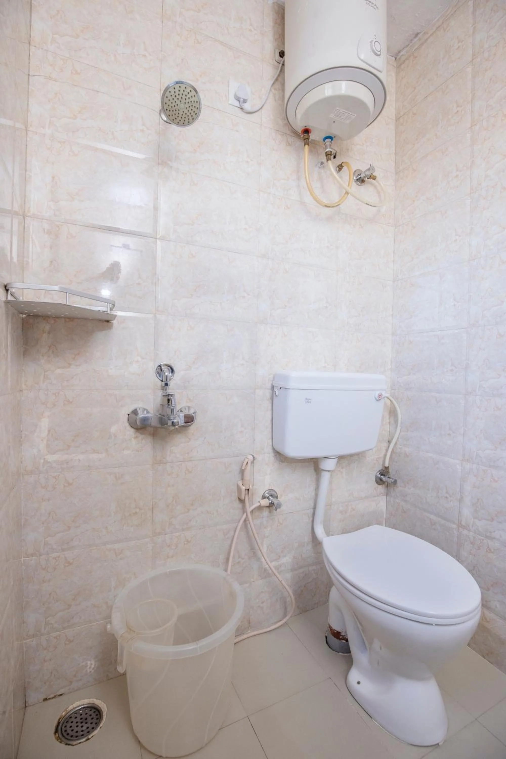 Shower in JC Woodville Manor